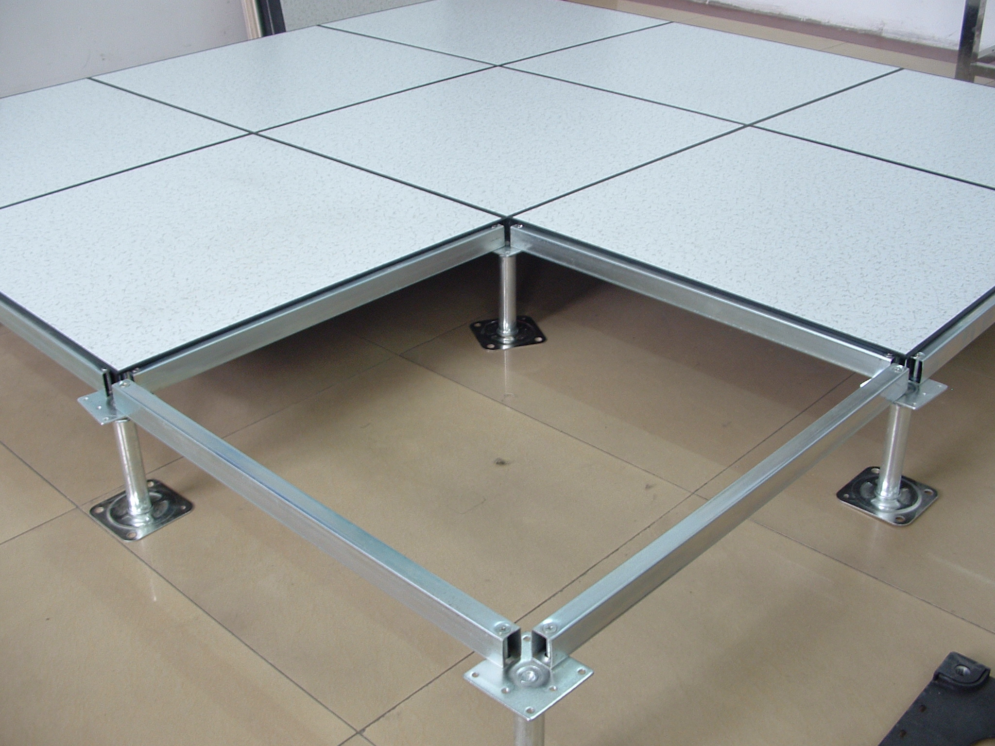 林德地板 林德全钢有边防静电地板 深圳林德地板厂家