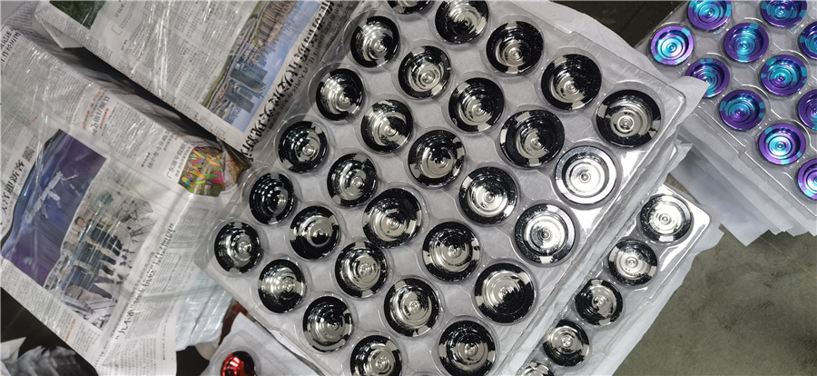 多色氧化采用5052铝红色外壳锯切加工