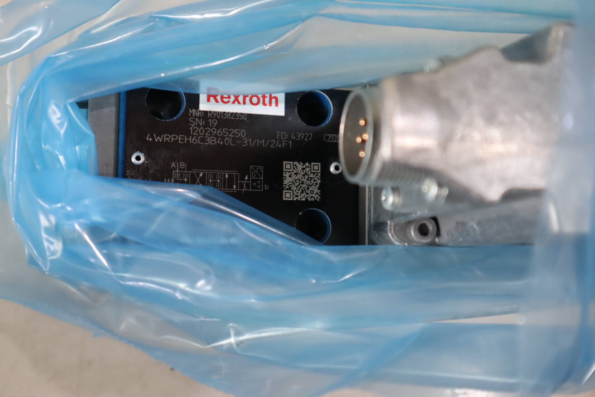 4WRPEH6C3B40L-31/M/24F1 R901382350 德国力士乐REXROTH比例阀