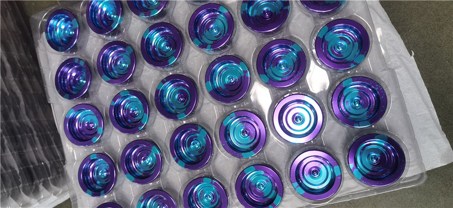 上海双色氧化定制红色外壳锯切加工