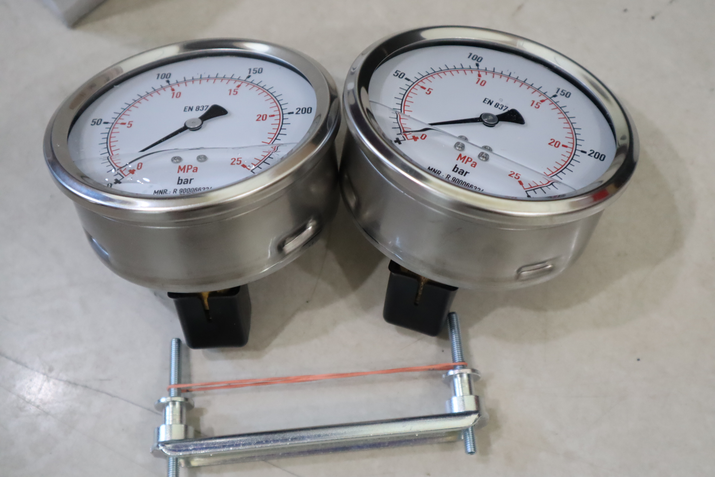 R900066324 压力表 ABZMM 100- 250BAR/MPA-R/B-G 力士乐REXROTH