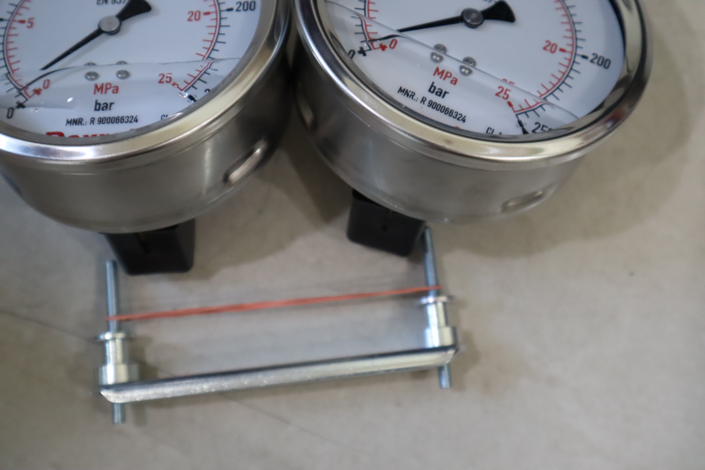 R900066324 压力表 ABZMM 100- 250BAR/MPA-R/B-G 力士乐REXROTH