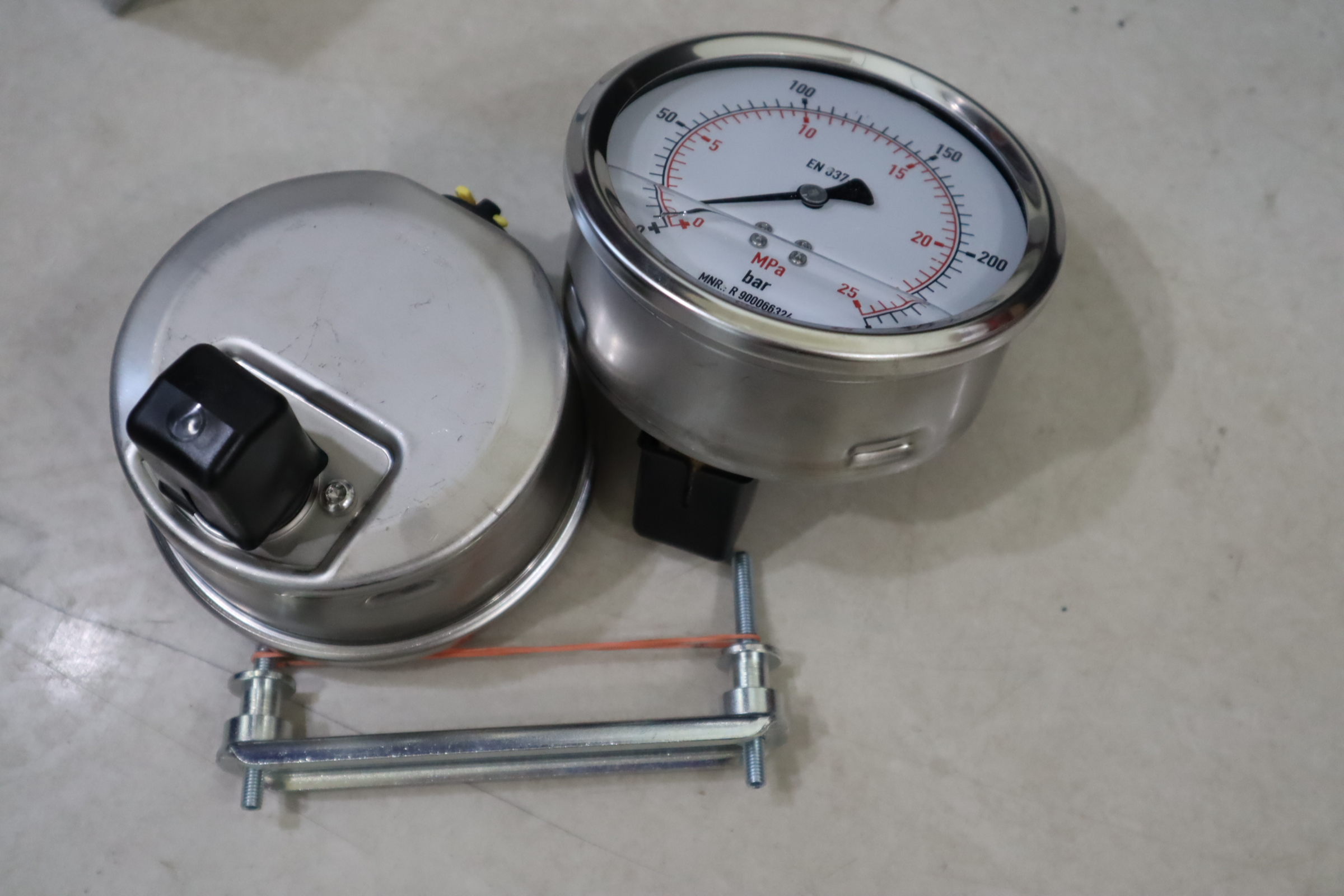 R900066324 压力表 ABZMM 100- 250BAR/MPA-R/B-G 力士乐REXROTH