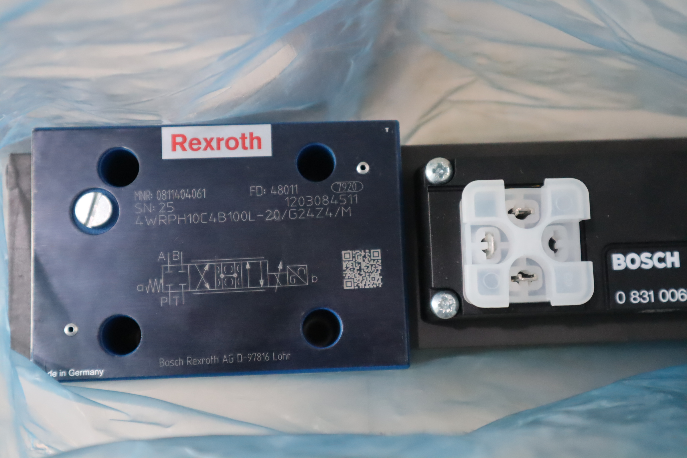 4WRPH10C4B100L-2X/G24Z4/M 0811404061 德国力士乐REXROTH比例阀