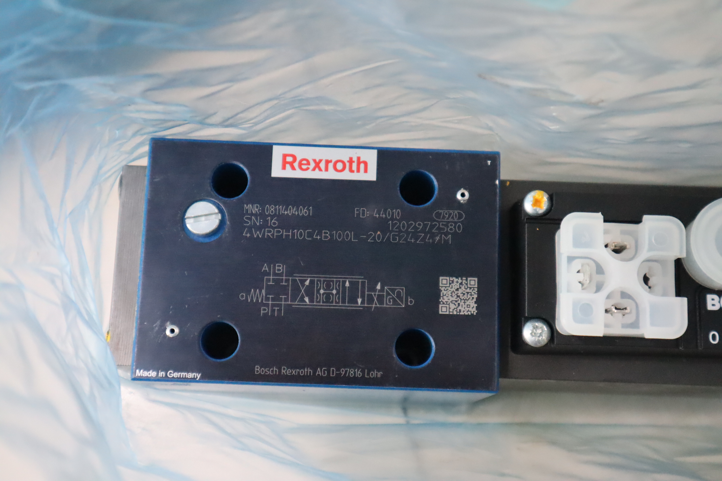 4WRPH10C4B100L-2X/G24Z4/M 0811404061 德国力士乐REXROTH比例阀