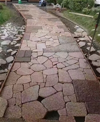 艺术园区 黄锈石碎拼石地面 芝麻黄乱型石 米黄色蘑菇石文化石