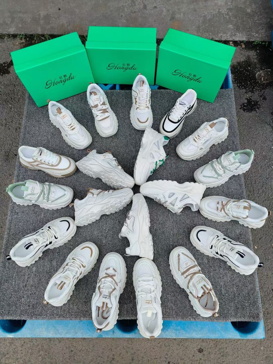 男士皮鞋2023新款休闲潮流一脚蹬爸爸鞋软底软面低价地摊处理库存