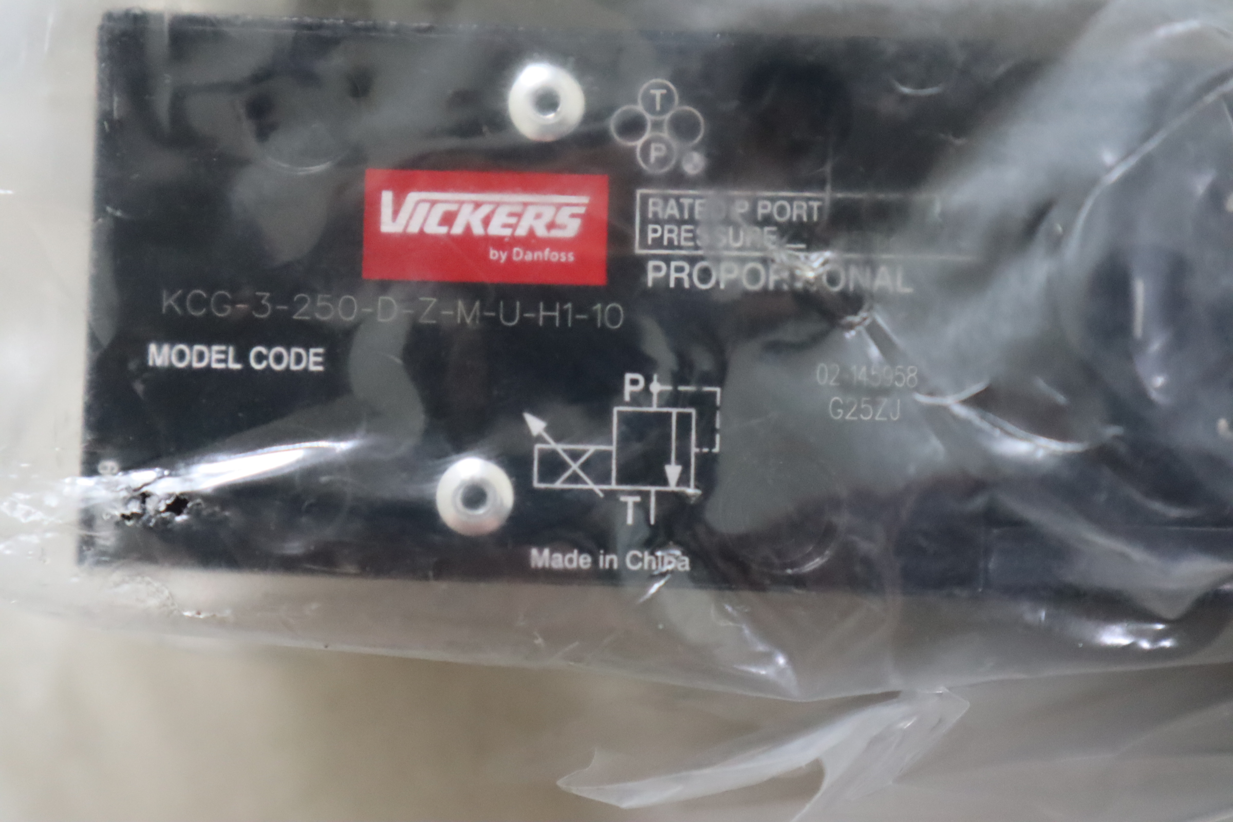 KCG-3-250-D-Z-M-U-H1-10 02-145958 VICKERS威格士伊顿EATON