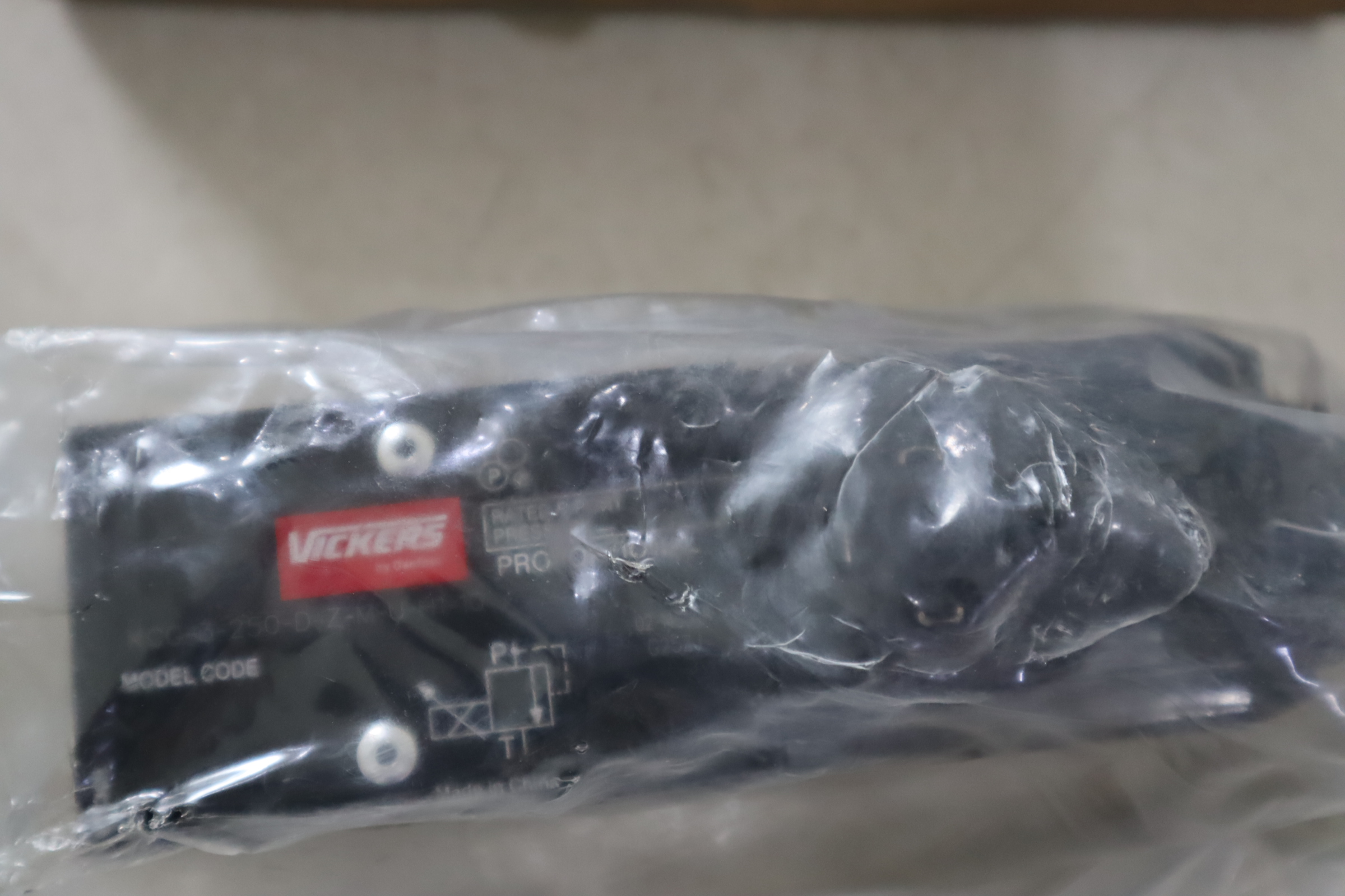 KCG-3-250-D-Z-M-U-H1-10 02-145958 VICKERS威格士伊顿EATON