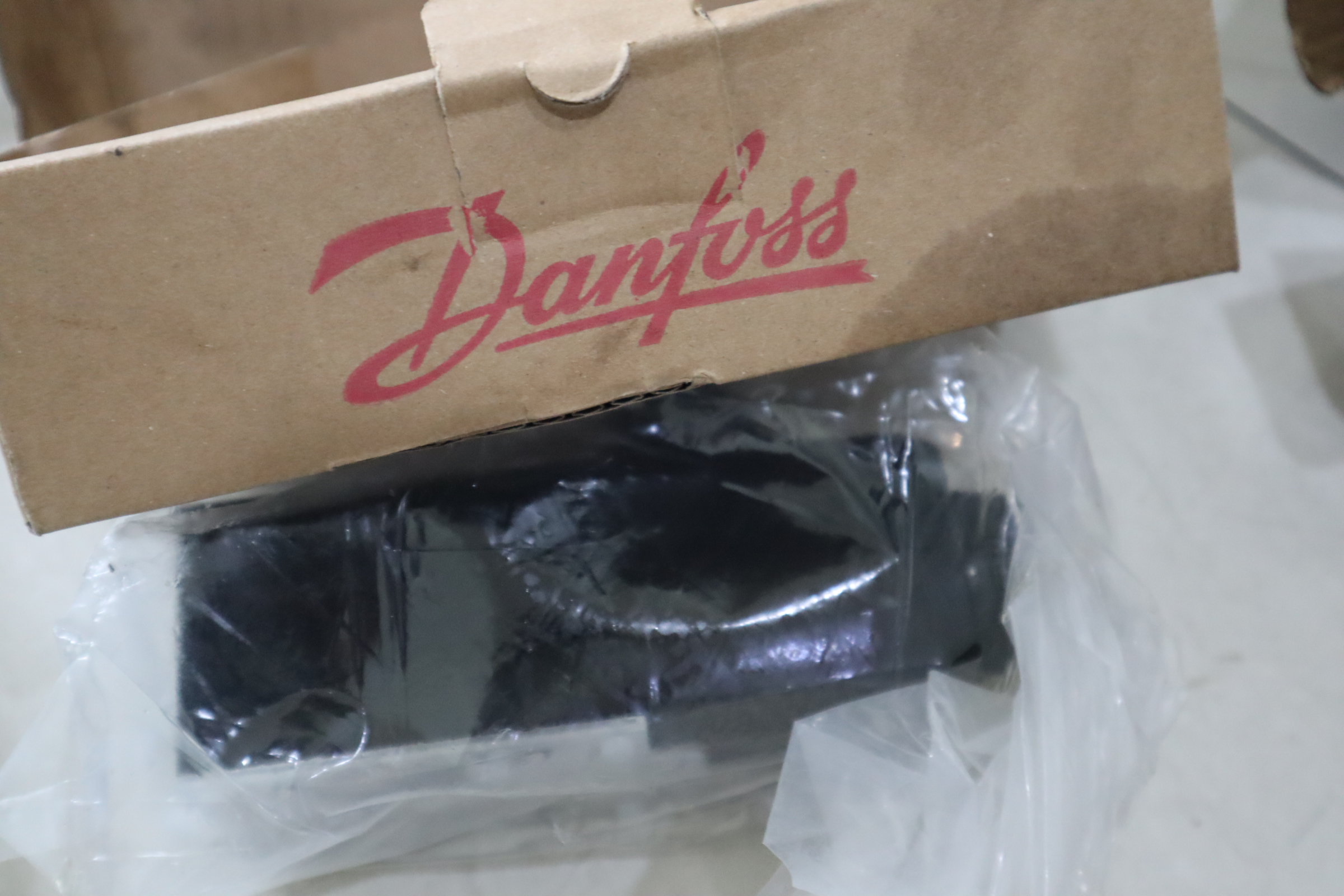 KCG-3-250-D-Z-M-U-H1-10 02-145958 VICKERS威格士伊顿EATON