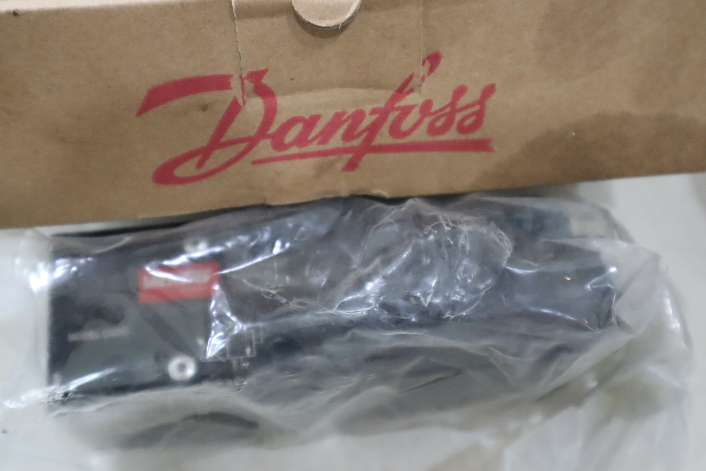 KCG-3-250-D-Z-M-U-H1-10 02-145958 VICKERS威格士伊顿EATON