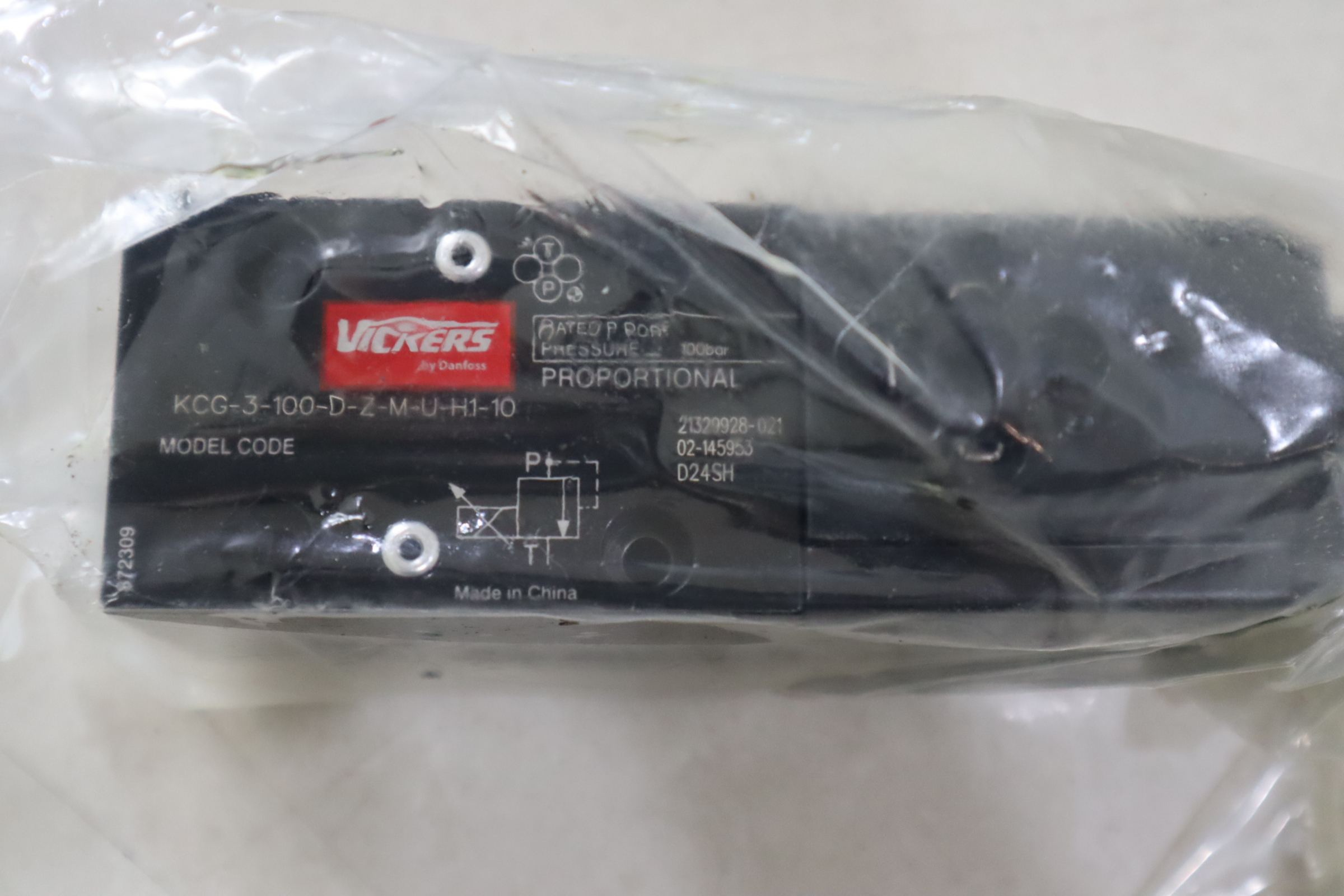 KCG-3-100-D-Z-M-U-H1-10 02-145953 VICKERS威格士伊顿EATON