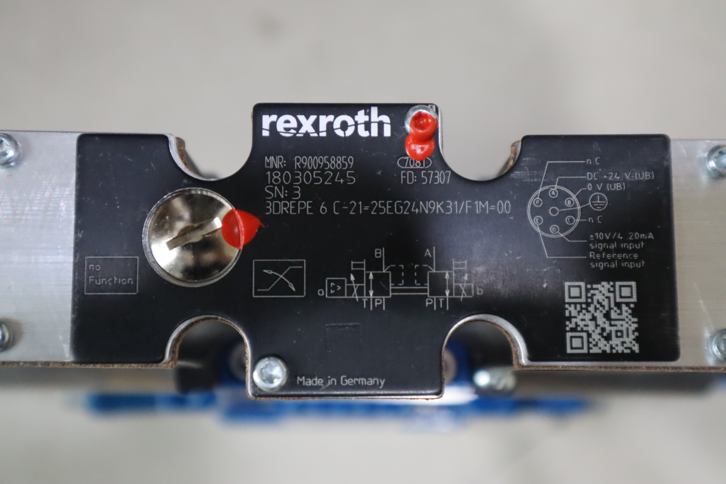 4WRZE10W8-85-73/6EG24N9EK31/F1D3M R900750556力士乐REXROTH