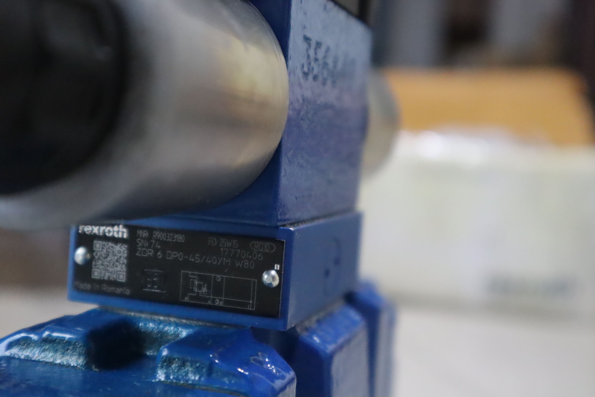 4WRZE10W8-85-73/6EG24N9EK31/F1D3M R900750556力士乐REXROTH