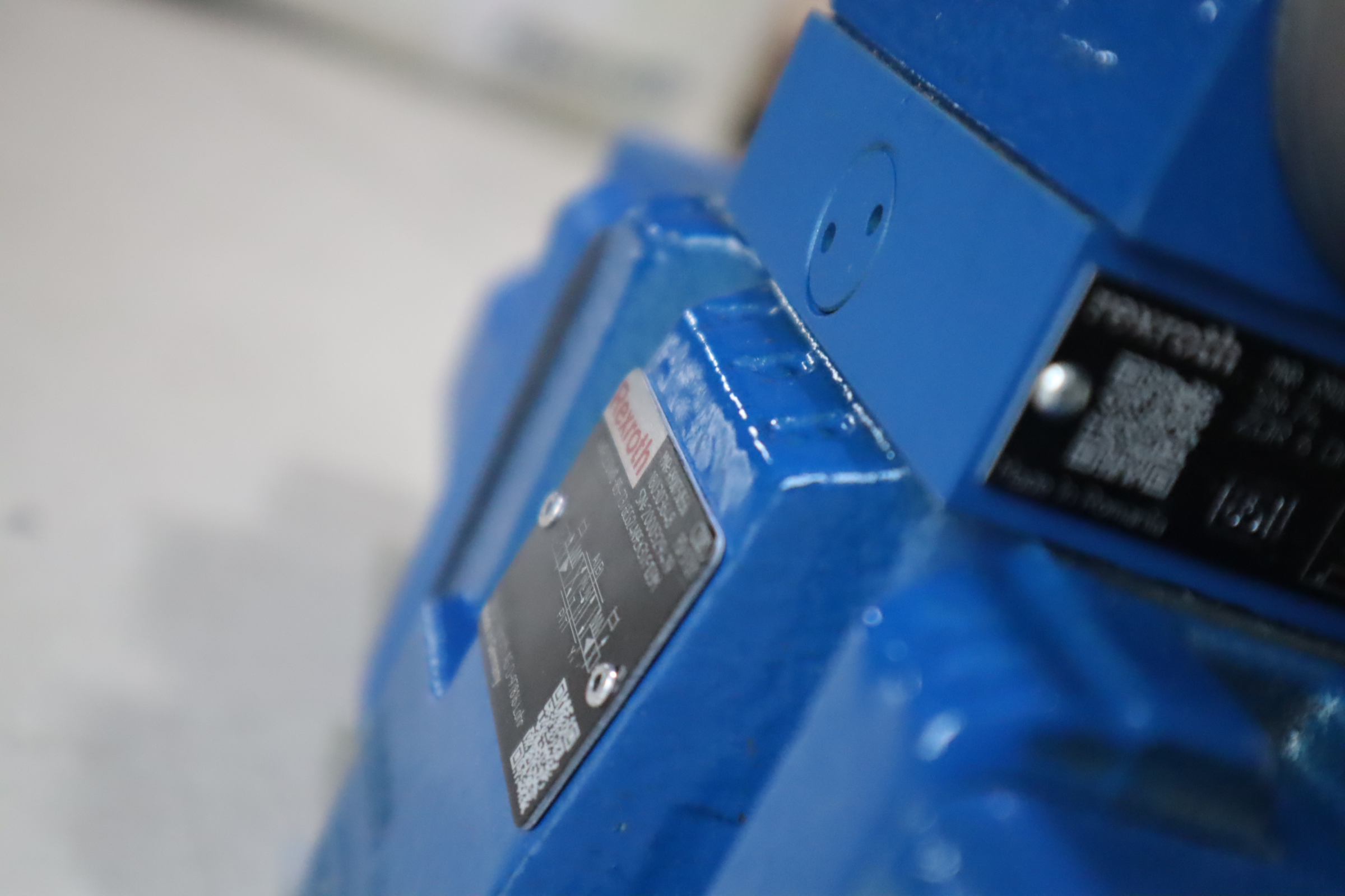 4WRZE10W8-85-73/6EG24N9EK31/F1D3M R900750556力士乐REXROTH