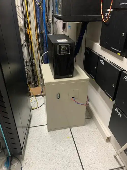 科华UPS电源YTR1101L高频塔式1KVA/900W机头外置蓄电池