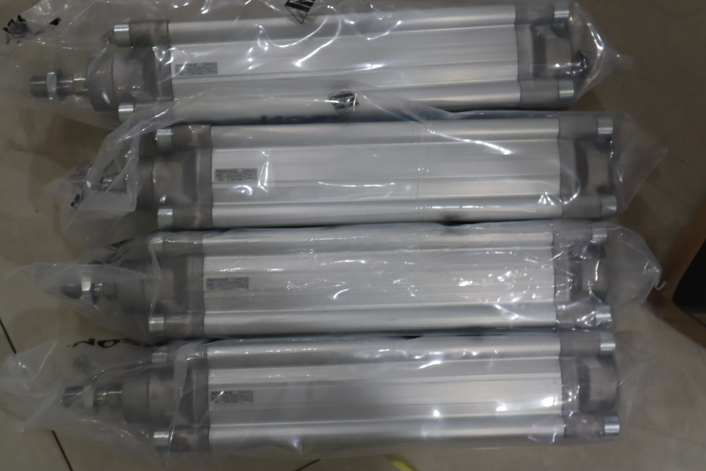 R412007211 0822123007 0822067105 德国安沃驰AVENTICS气动阀气缸