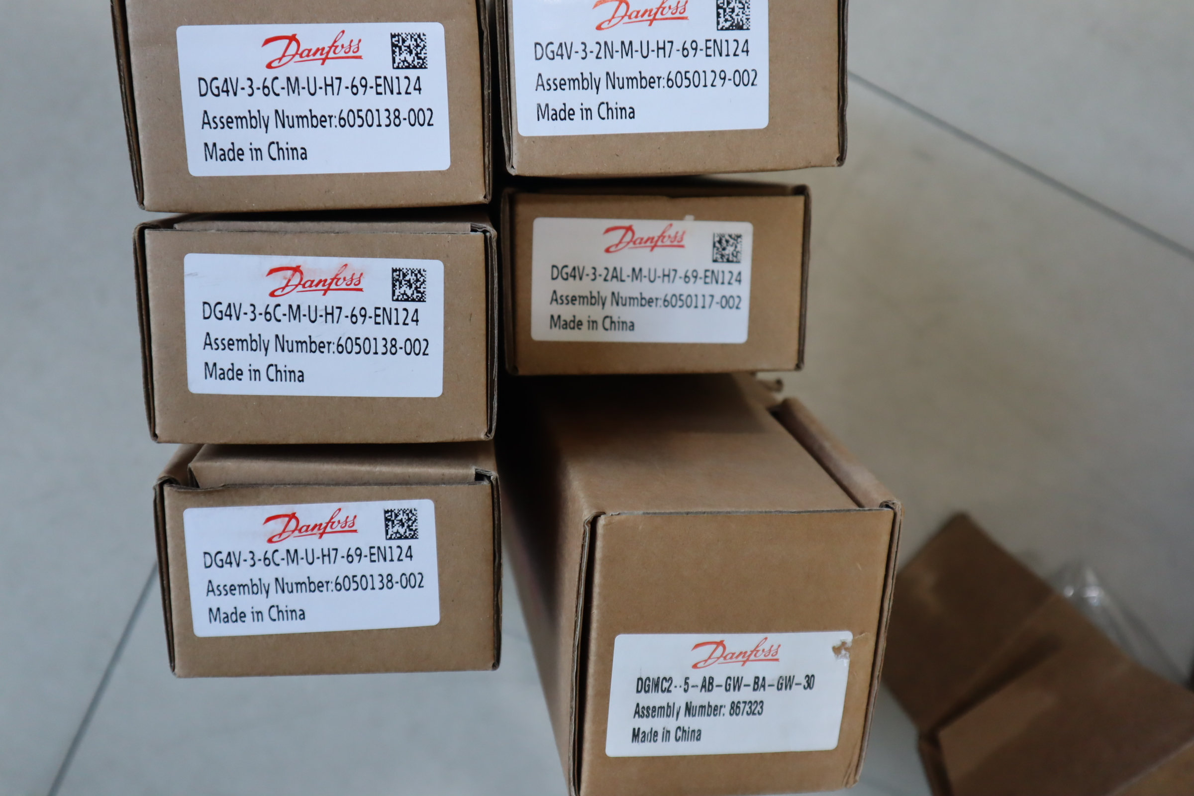 DG4V-3-2N-M-U-H7-69-EN124 6050129-002威格士VICKERS阀门DANFOSS