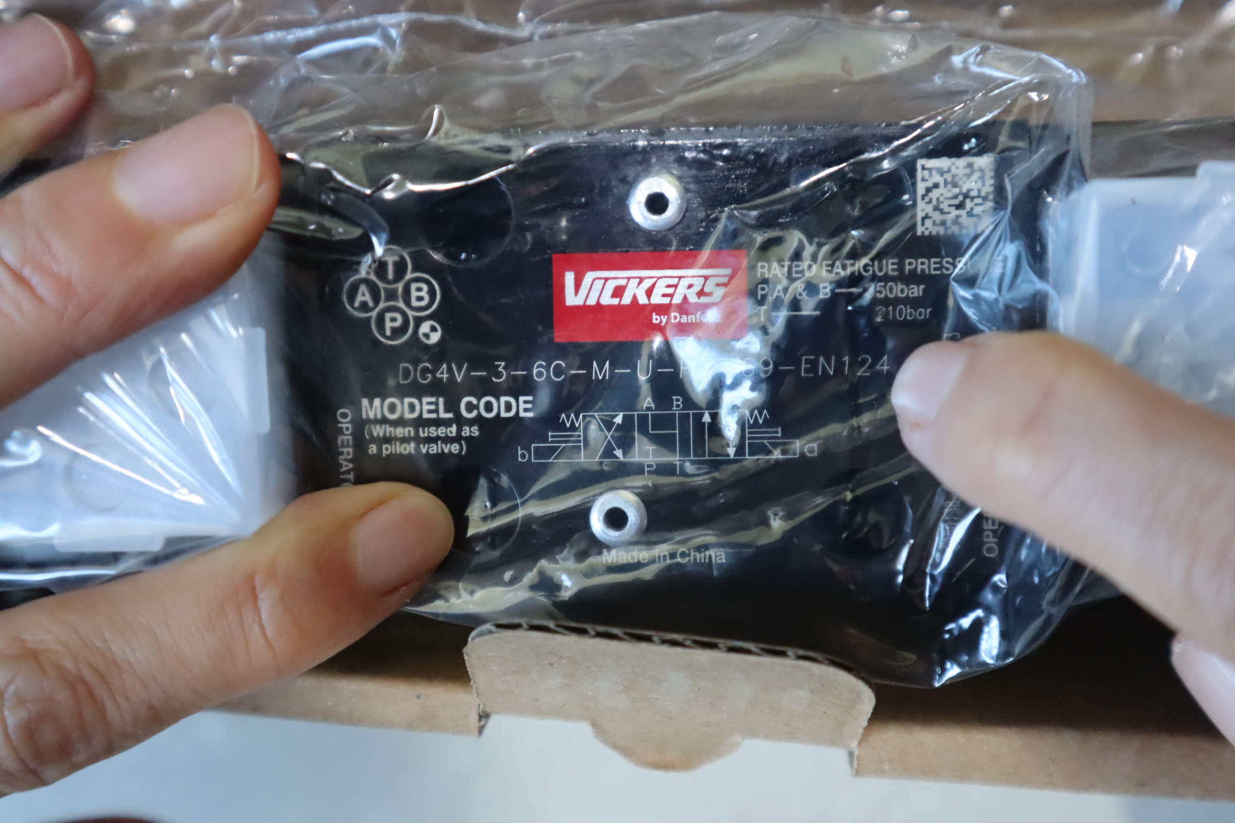 DG4V-3-2N-M-U-H7-69-EN124 6050129-002威格士VICKERS阀门DANFOSS