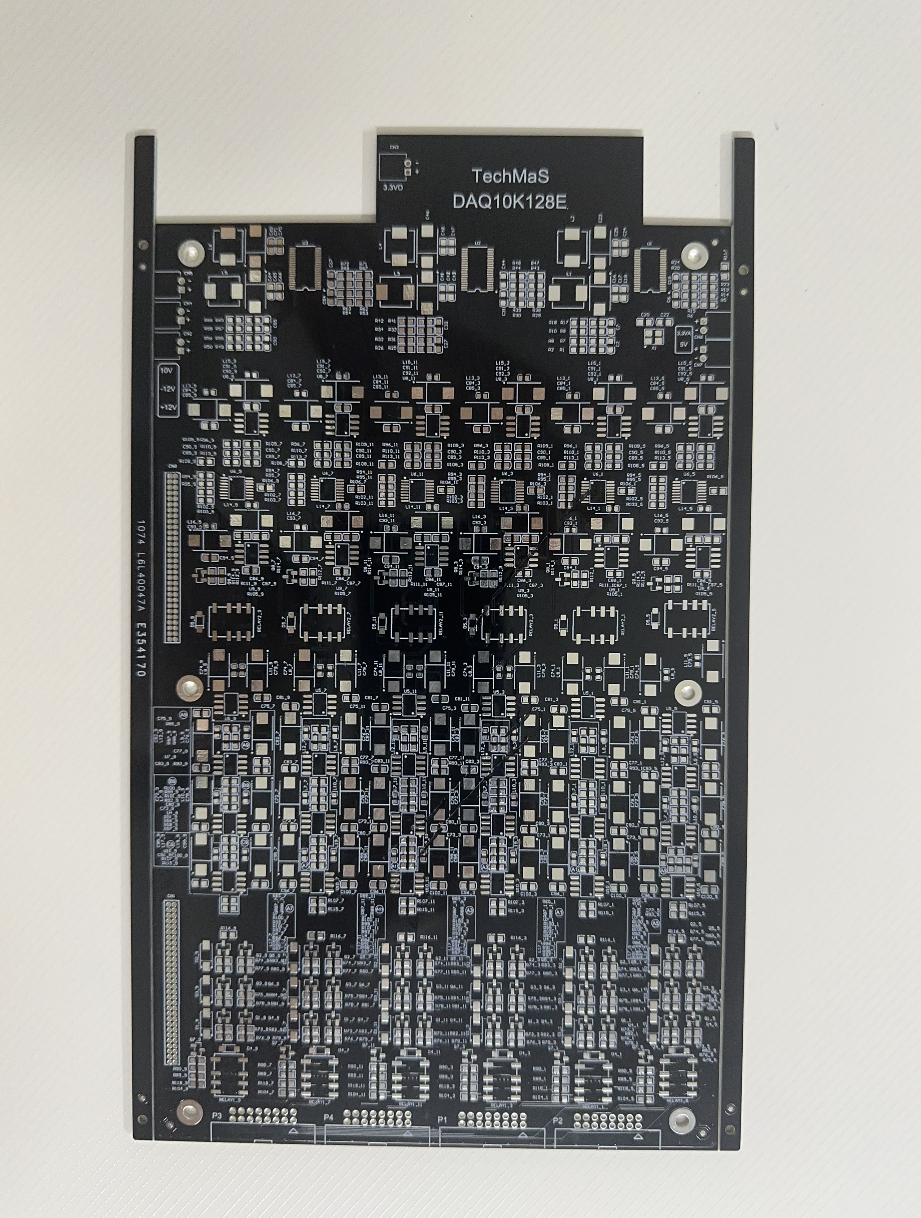 1.0无铅喷锡，黑油白字，双面板