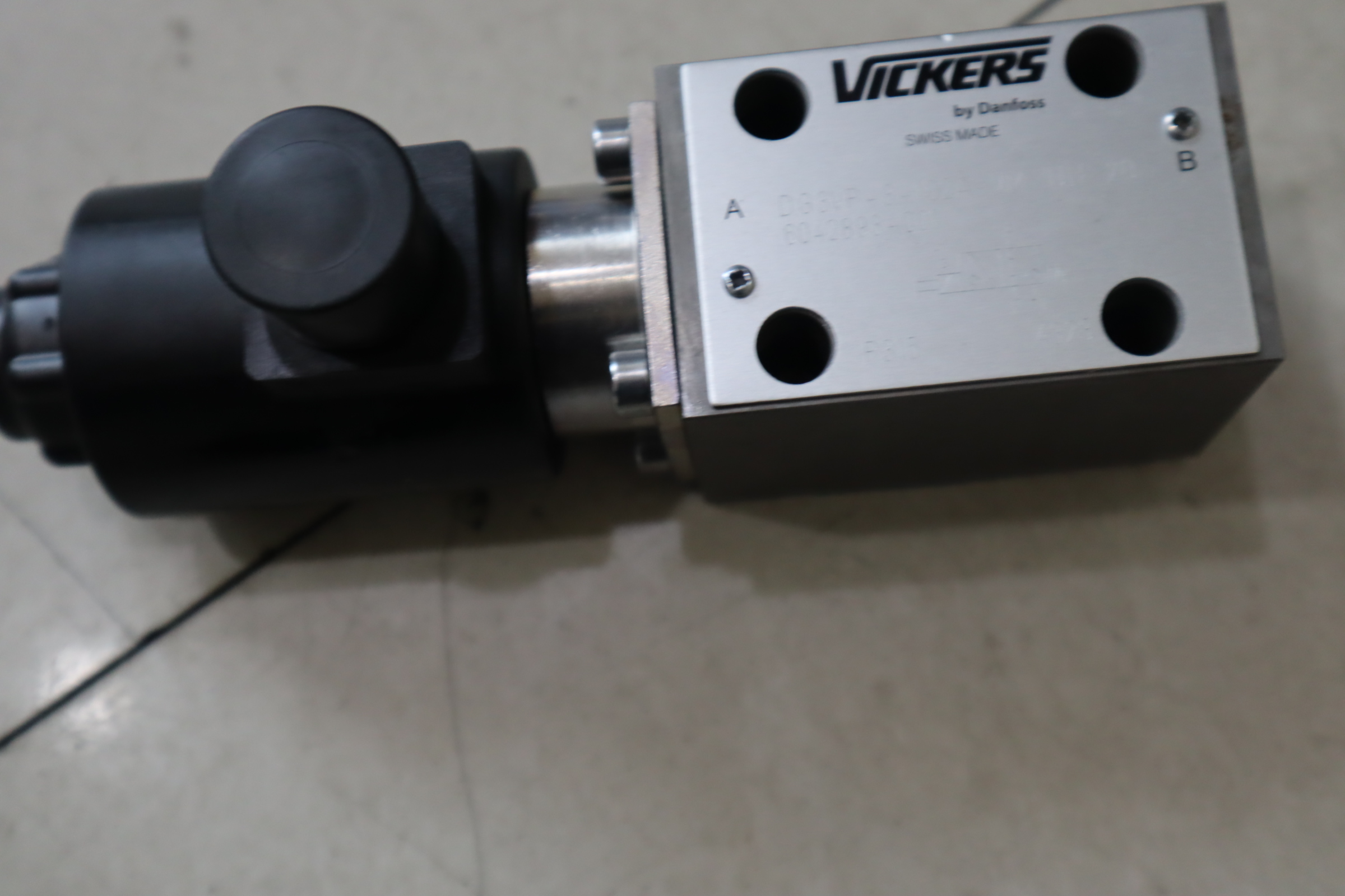 DG3VP-3-102A-VM-UH-20 6042893-001 威格士VICKERS丹佛斯DANFOSS