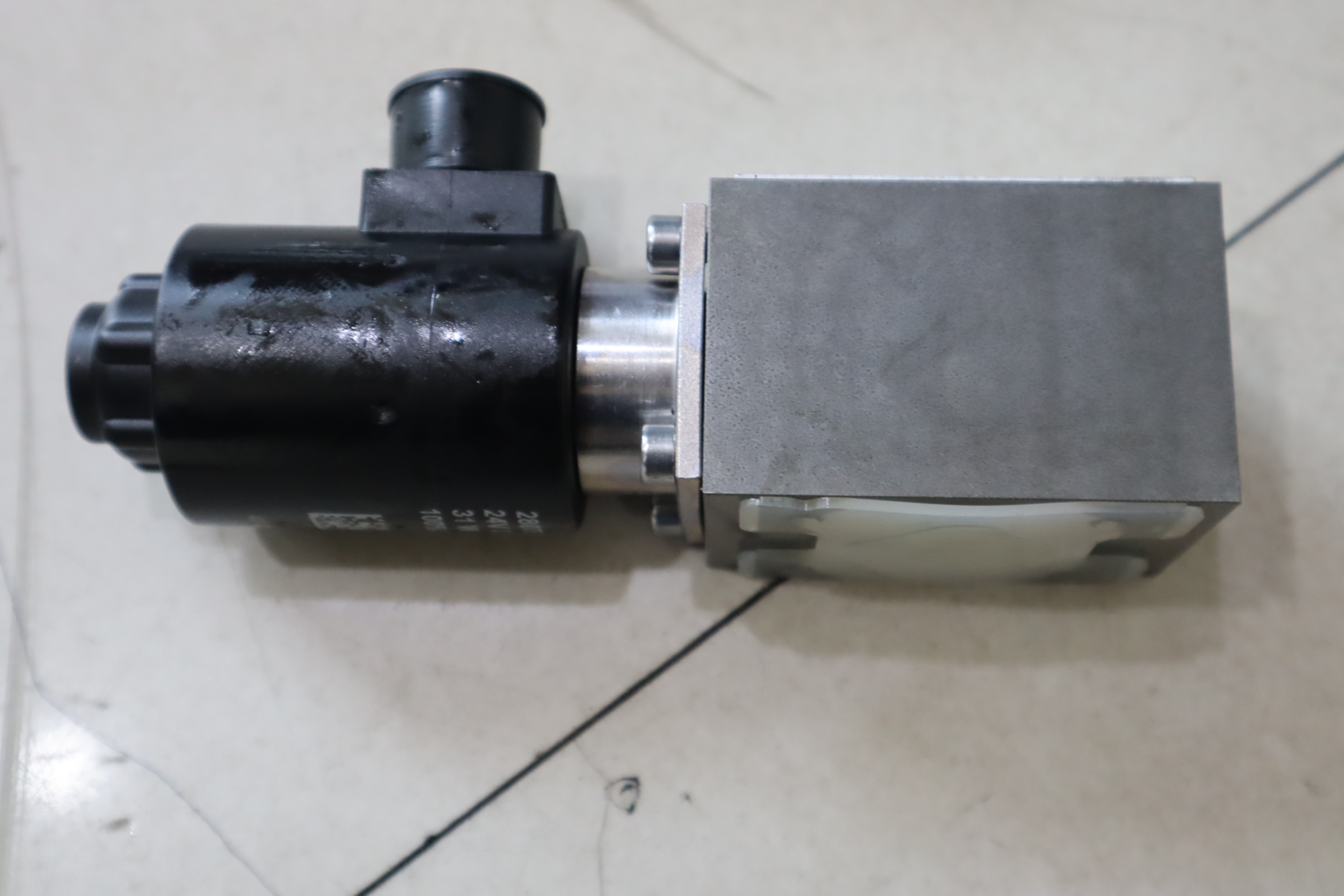 DG3VP-3-102A-VM-UH-20 6042893-001 威格士VICKERS丹佛斯DANFOSS