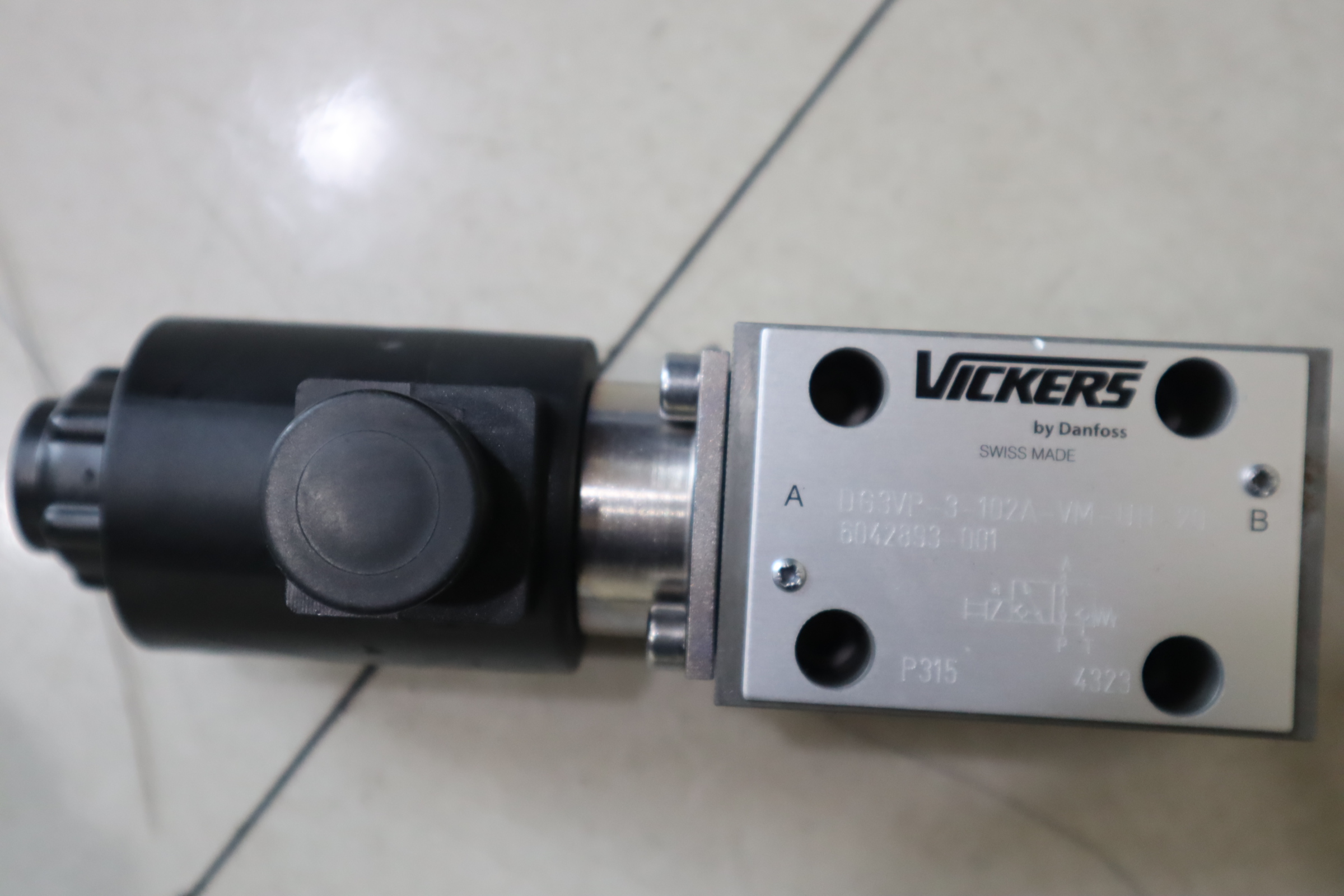 DG3VP-3-102A-VM-UH-20 6042893-001 威格士VICKERS丹佛斯DANFOSS