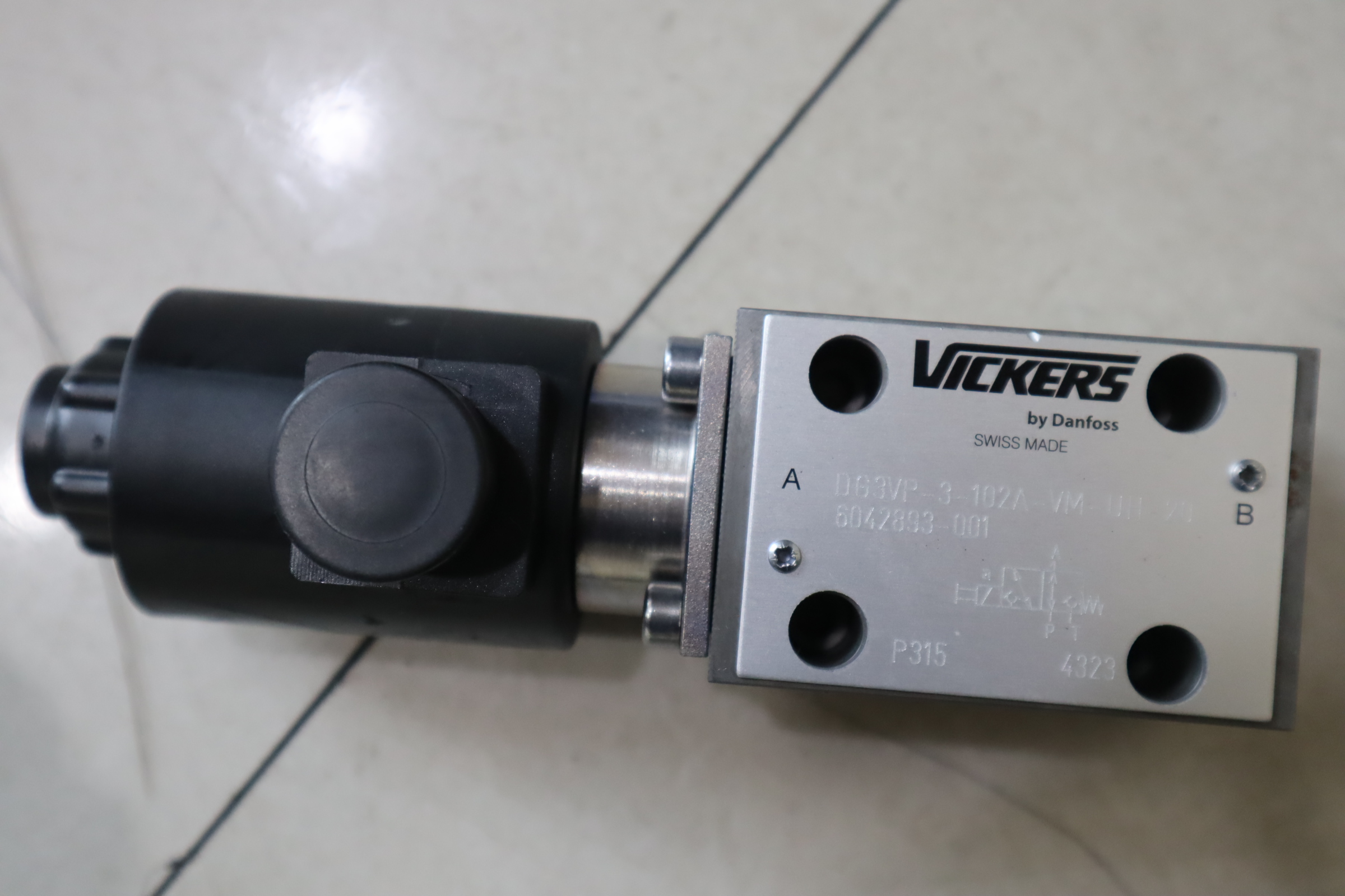 DG3VP-3-102A-VM-UH-20 6042893-001 威格士VICKERS丹佛斯DANFOSS