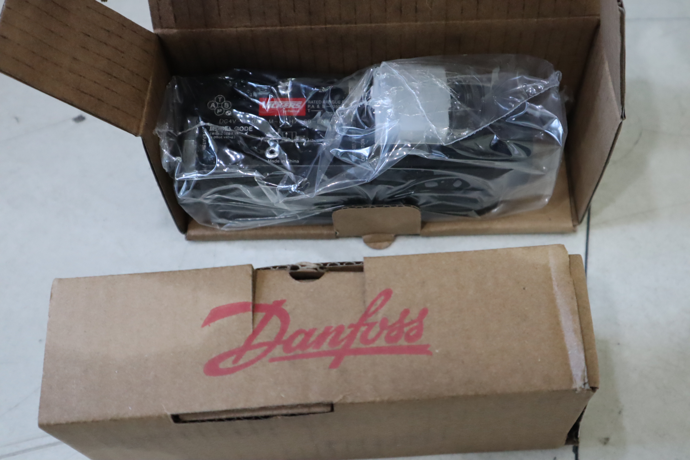 DG4V-3-OAL-M-U-H7-69-EN124 6050105-002威格士VICKERS DANFOSS