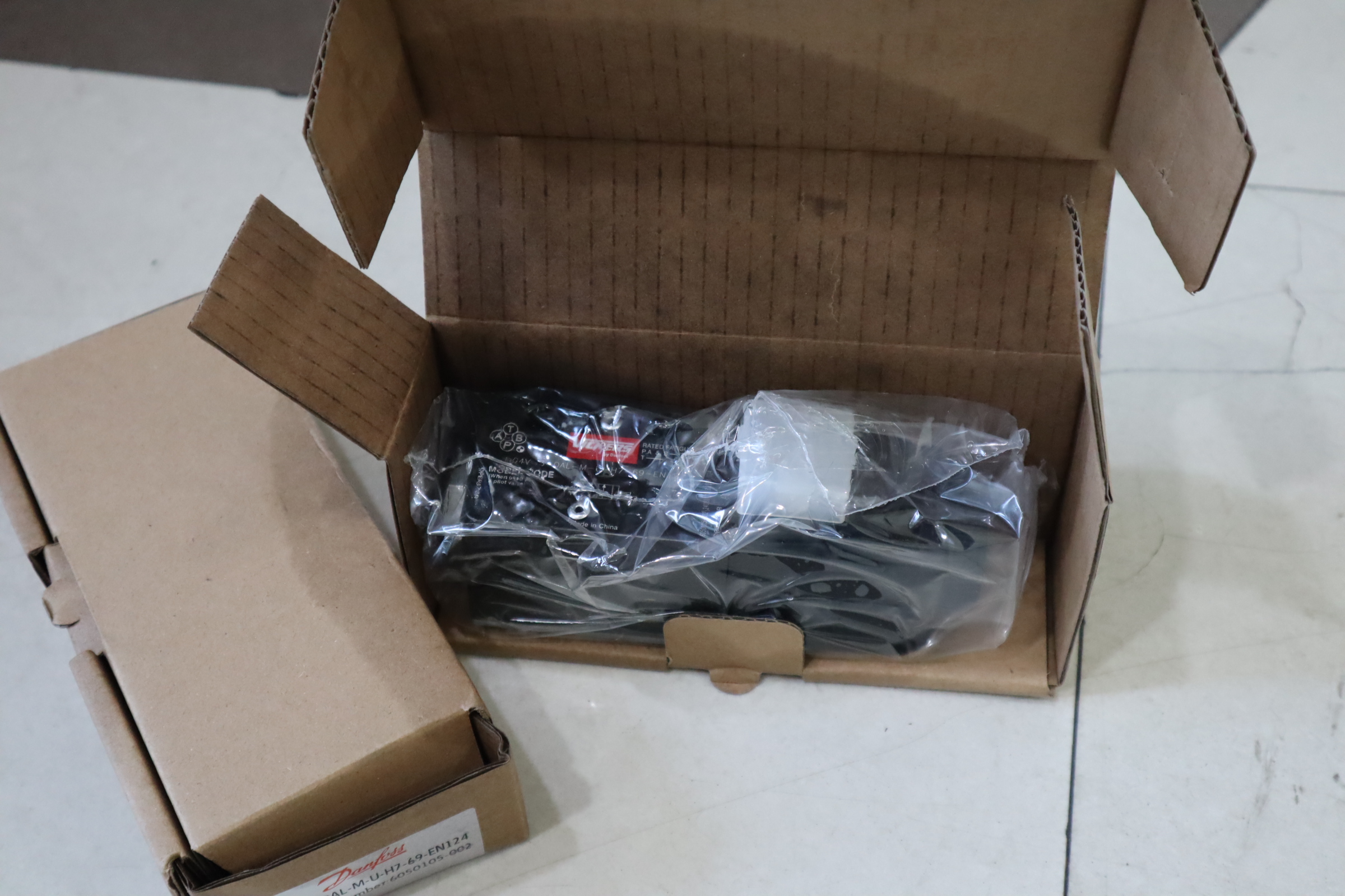 DG4V-3-OAL-M-U-H7-69-EN124 6050105-002威格士VICKERS DANFOSS