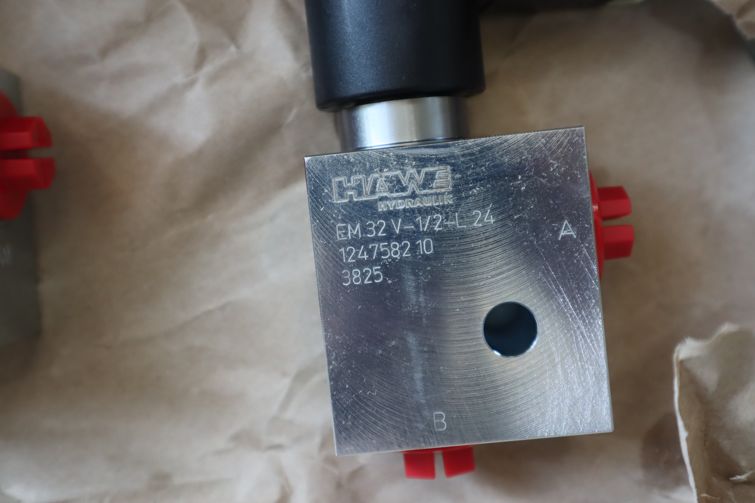 EM32V-1/2-L24 德国哈威HAWE液压阀