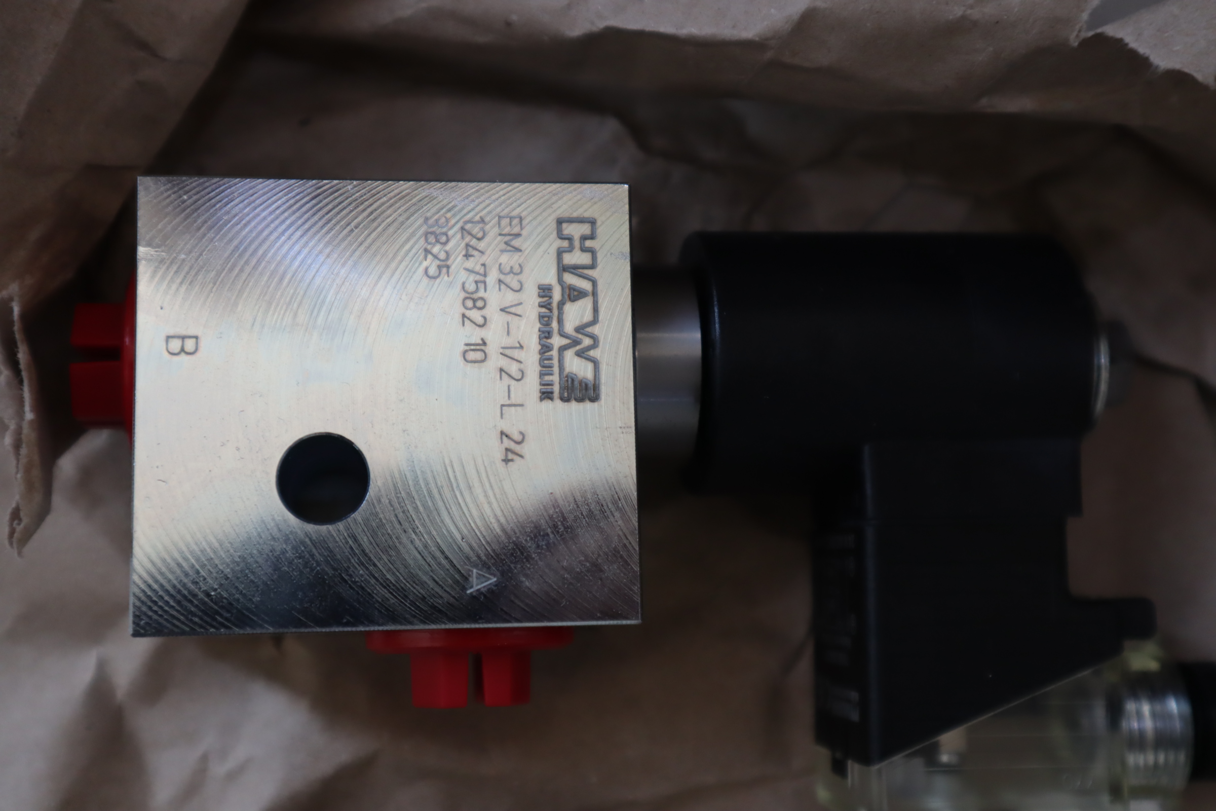 EM32V-1/2-L24 德国哈威HAWE液压阀