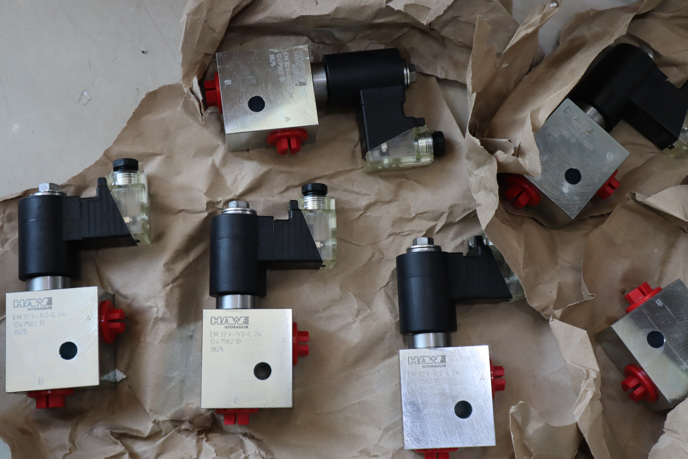 EM32V-1/2-L24 德国哈威HAWE液压阀