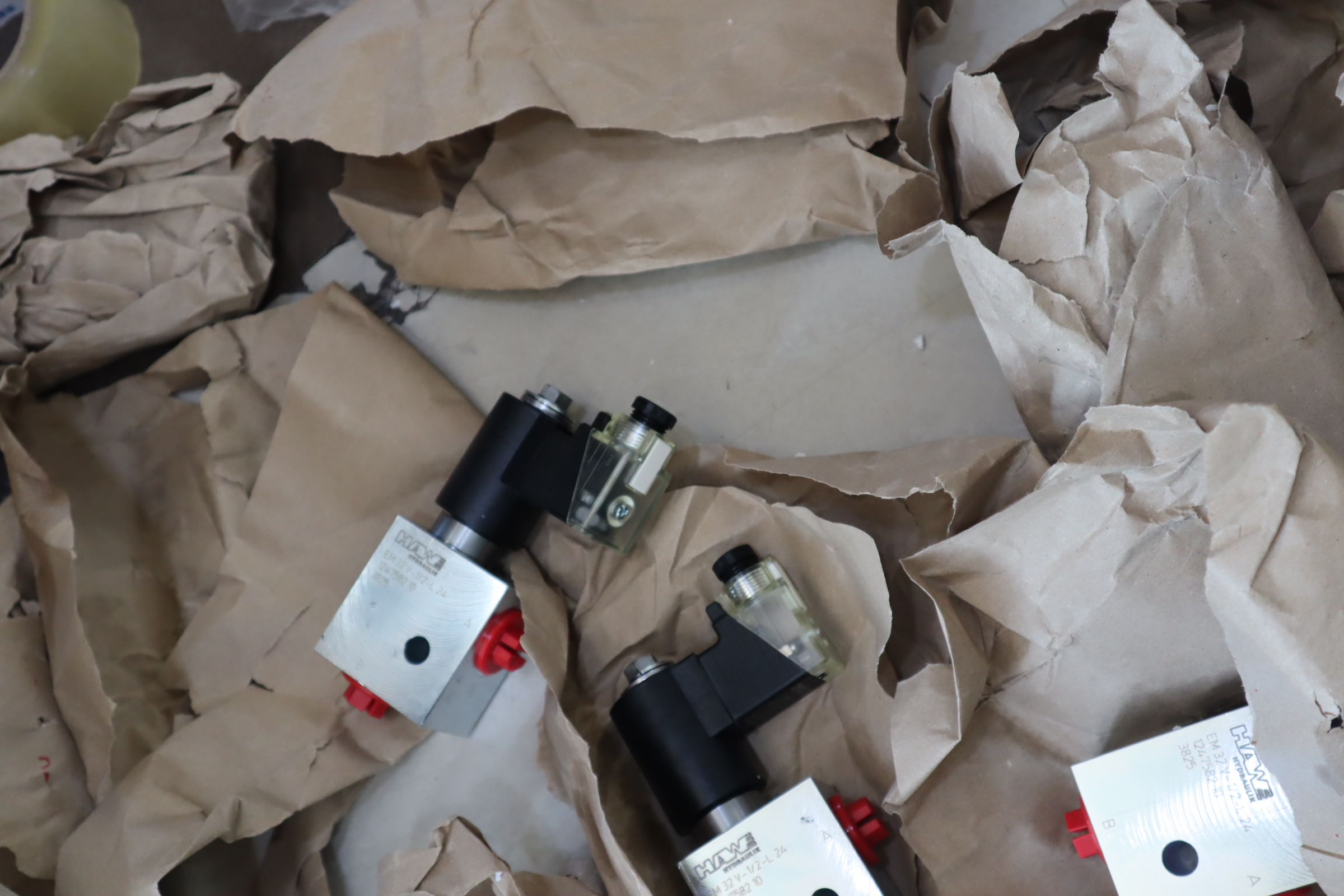 EM32V-1/2-L24 德国哈威HAWE液压阀