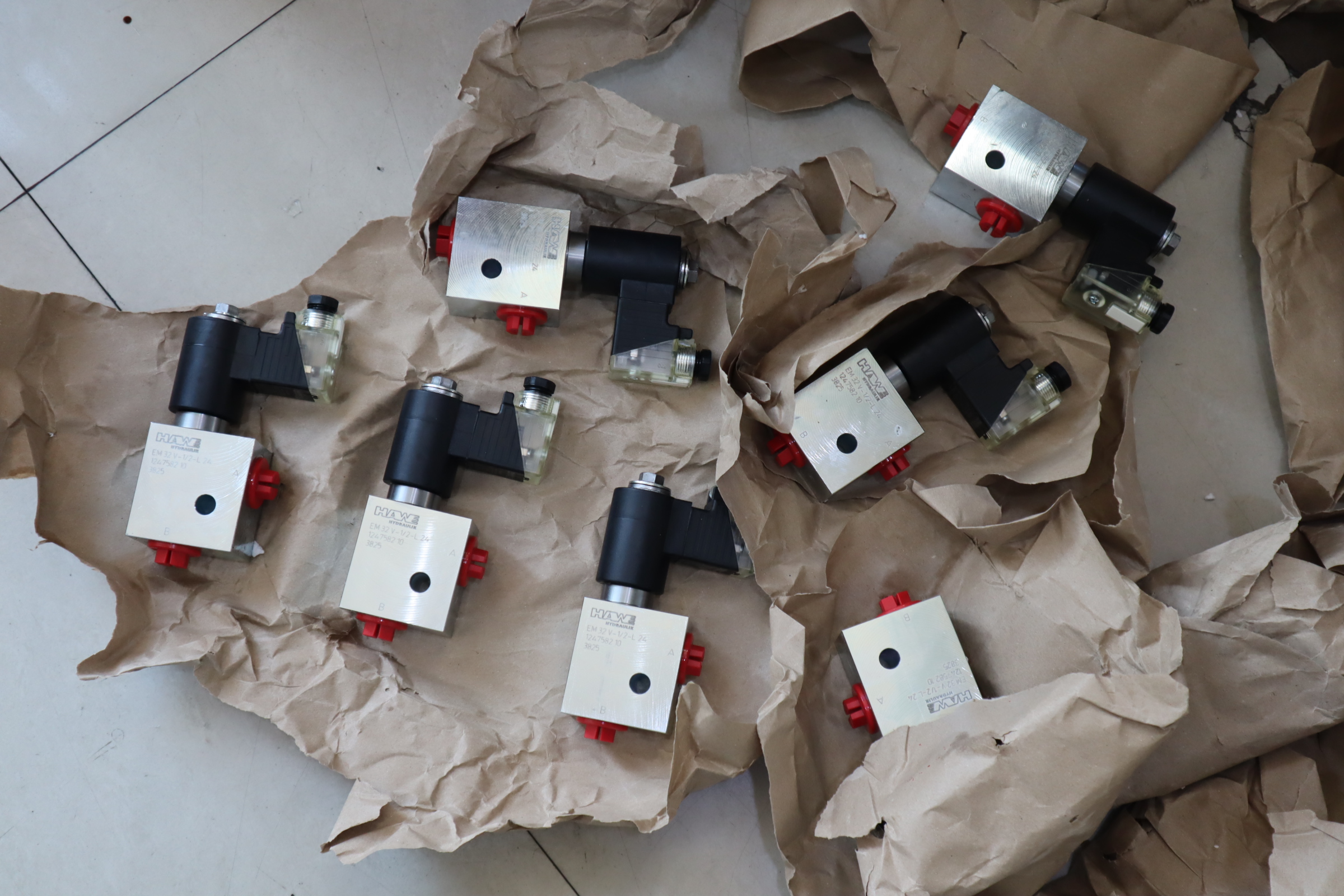 EM32V-1/2-L24 德国哈威HAWE液压阀