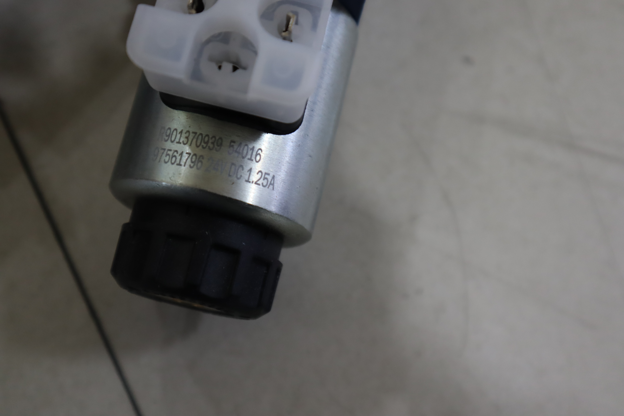 4WE6J3-62/EG24N9K4 R900571673 4WE6J3-6X/EG24N9K4力士乐REXROTH