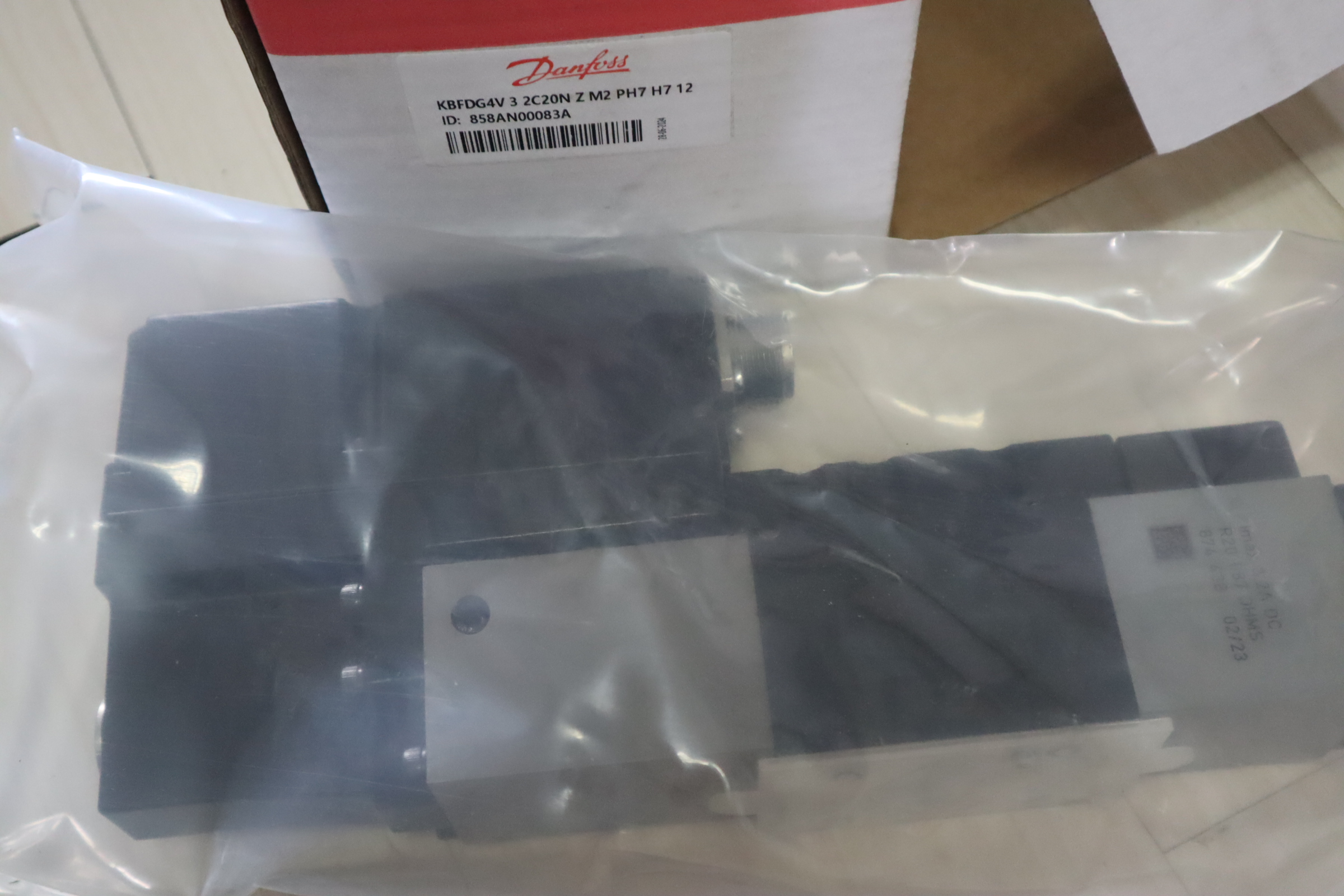 KBFDG4V 3 2C20N Z M2 PH7 H7 12 858AN00083A威格士VICKERS 