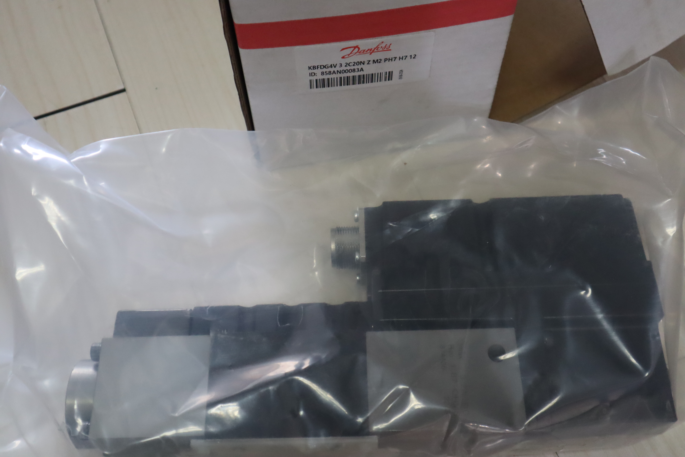 KBFDG4V 3 2C20N Z M2 PH7 H7 12 858AN00083A威格士VICKERS 