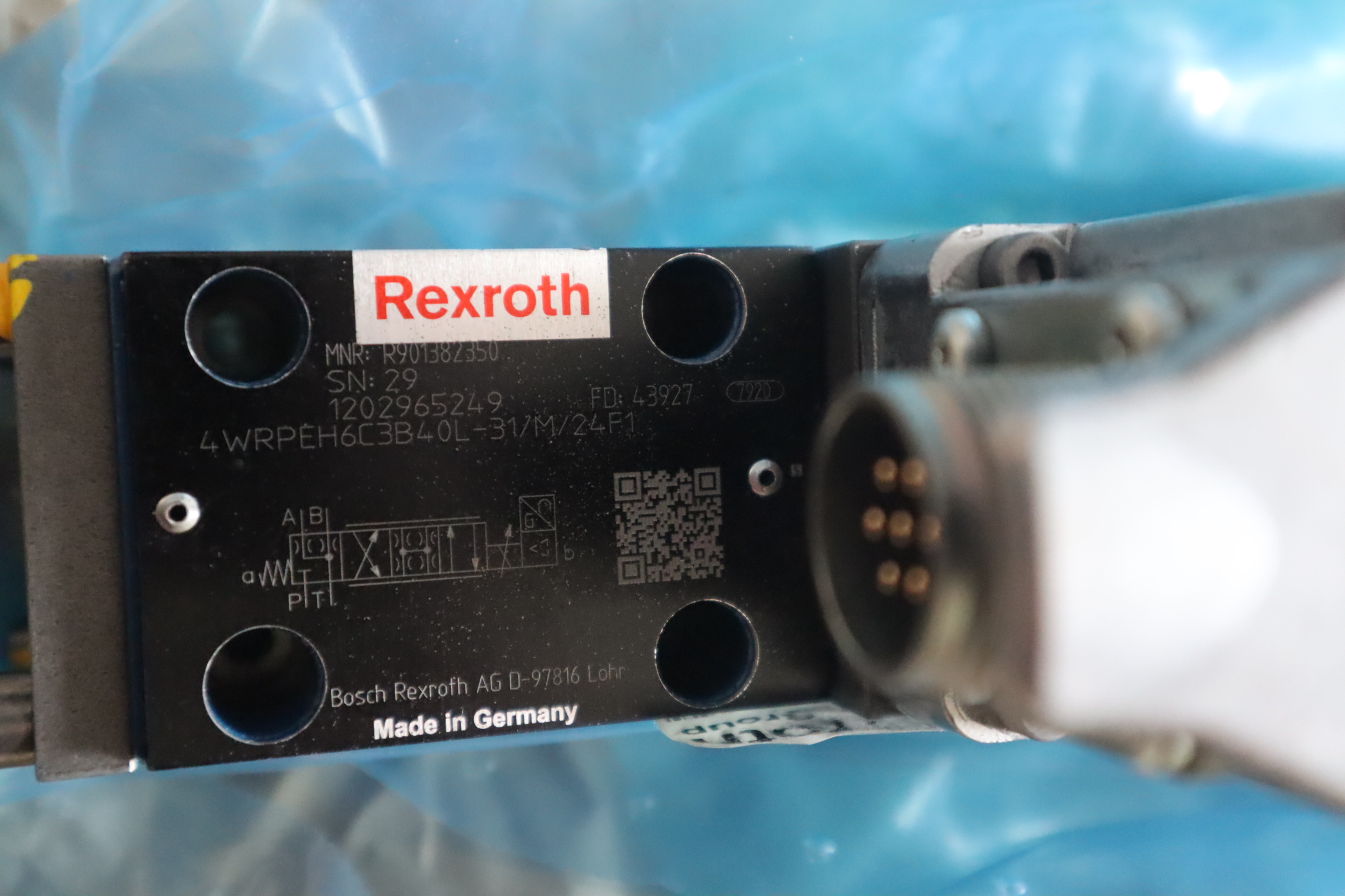 R901382350 4WRPEH6C3B40L-3X/M/24F1 REXROTH比例阀