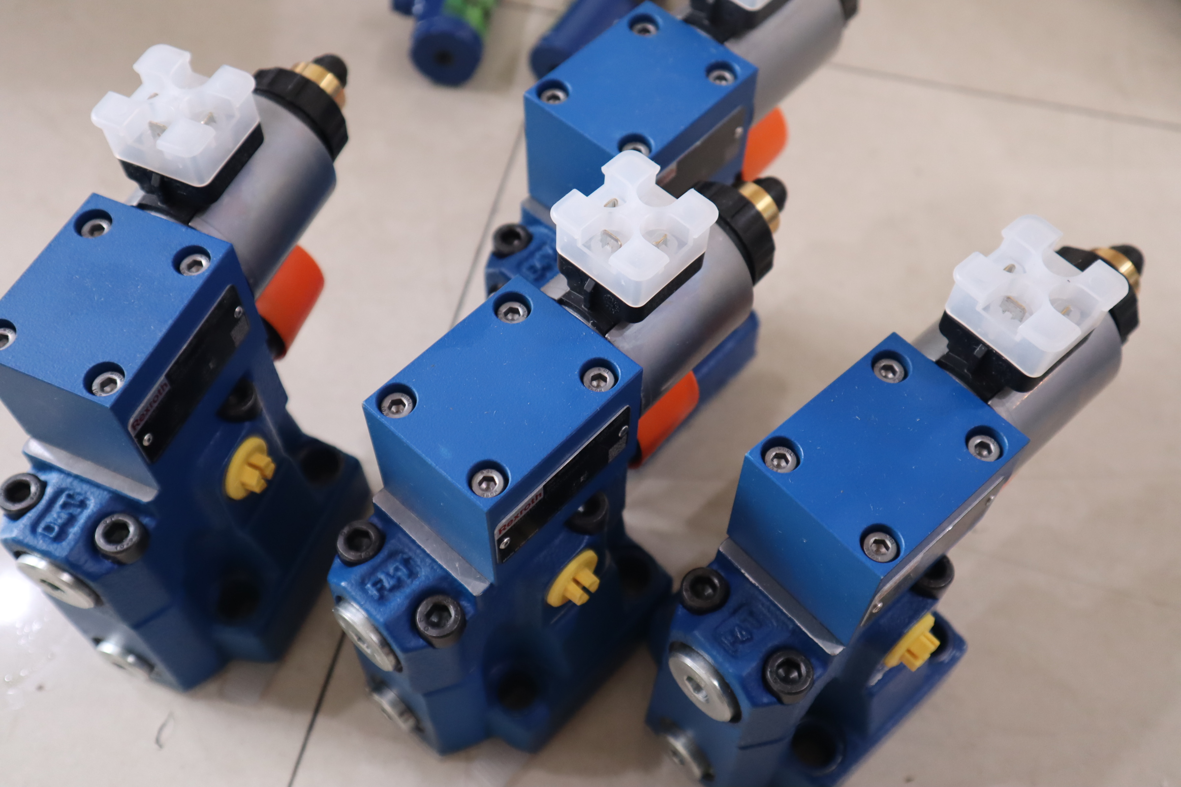 DBEM10-71/200YG24K4M R901335400 德国力士乐REXROTH比例溢流阀