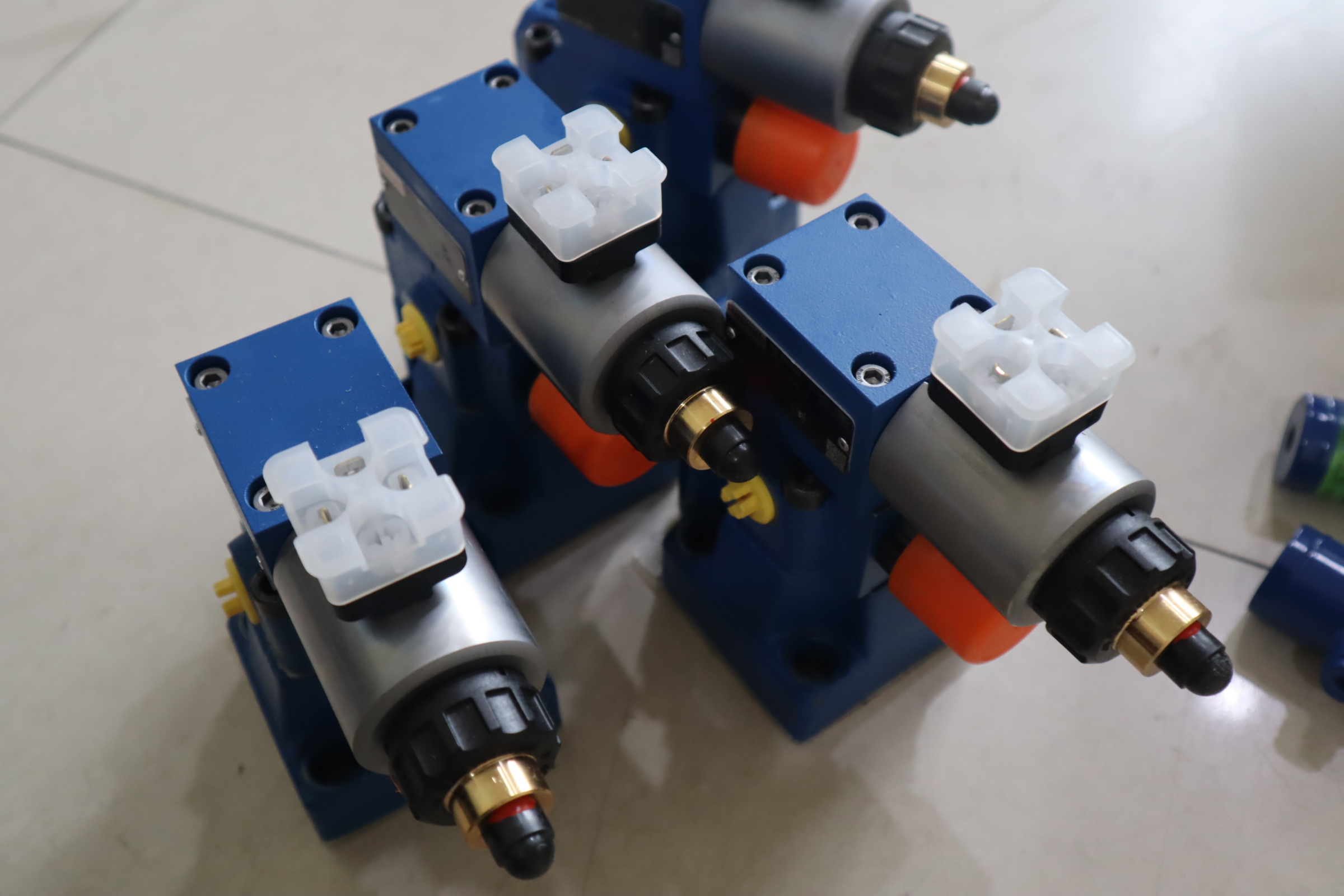 DBEM10-71/200YG24K4M R901335400 德国力士乐REXROTH比例溢流阀