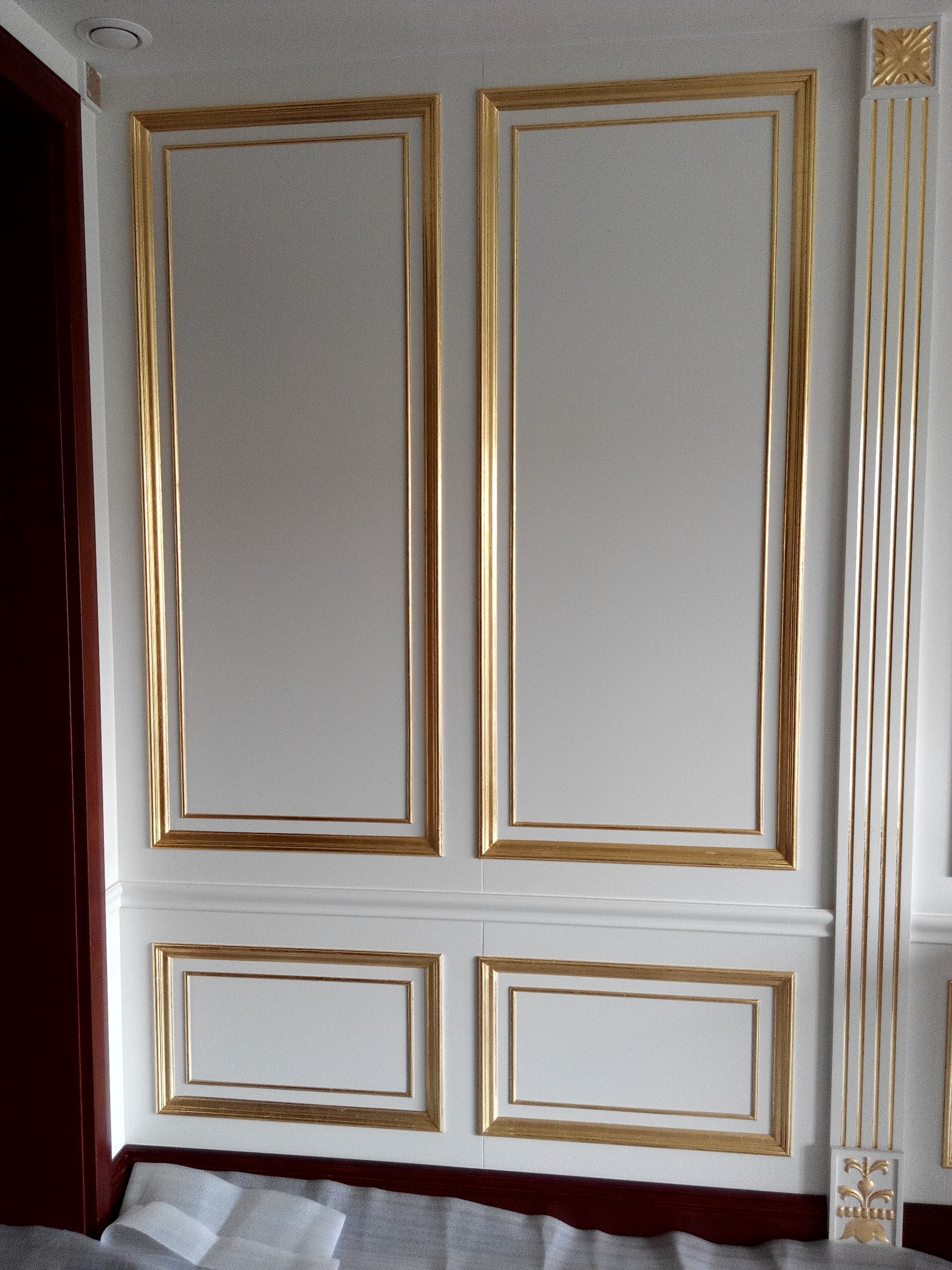 墙面装饰贴金箔施工多钱一平师傅年轻 干活麻利