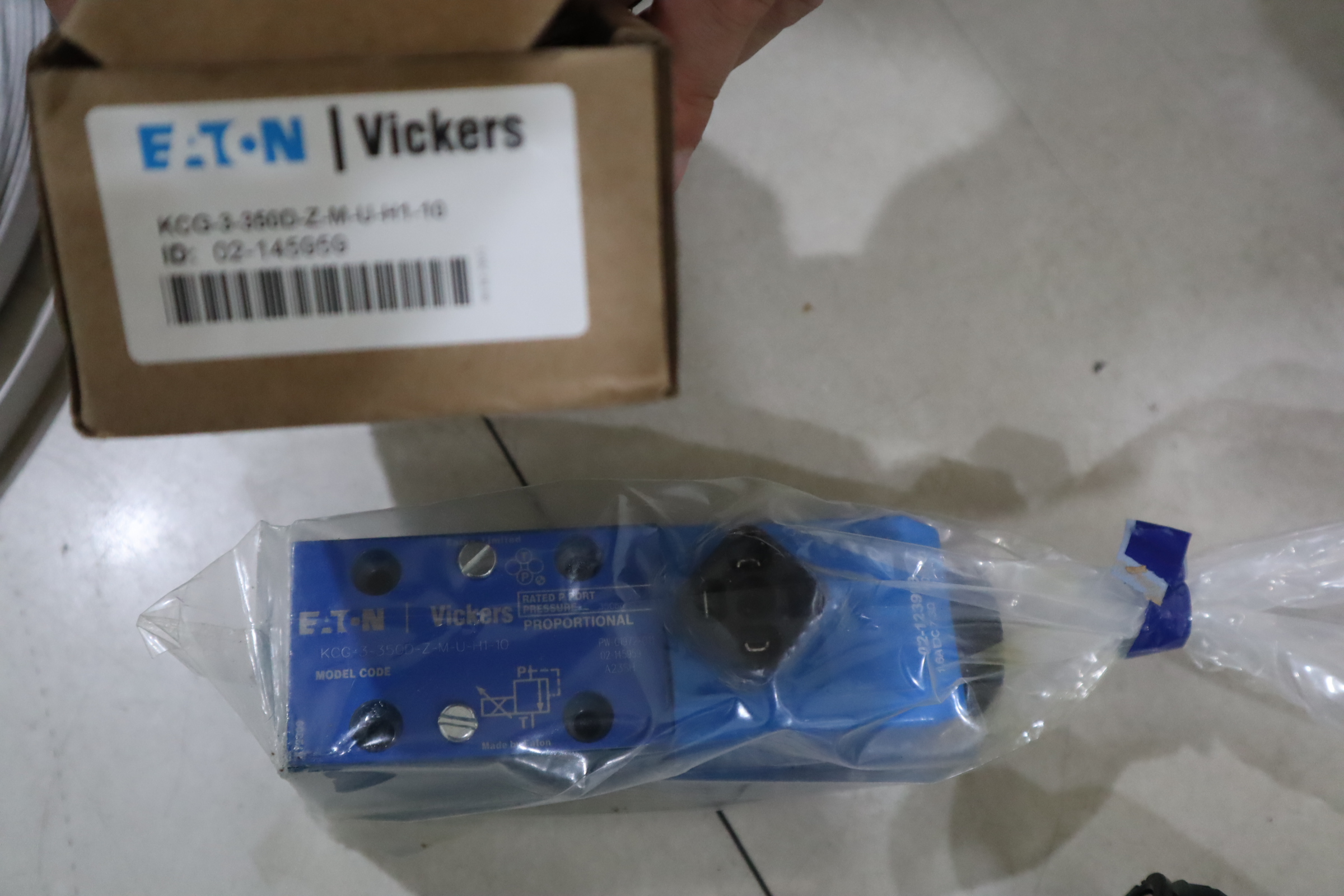 KCG3-350D-Z-M-U-H1-10 02-993 VICKERS伊顿EATON