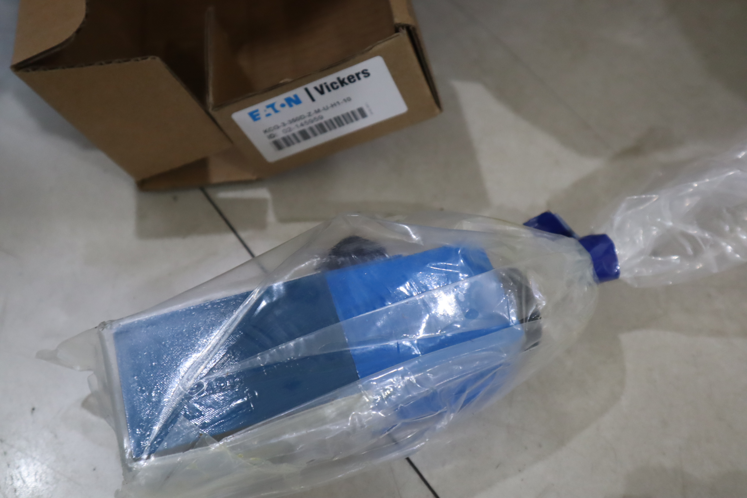 KCG3-350D-Z-M-U-H1-10 02-993 VICKERS伊顿EATON