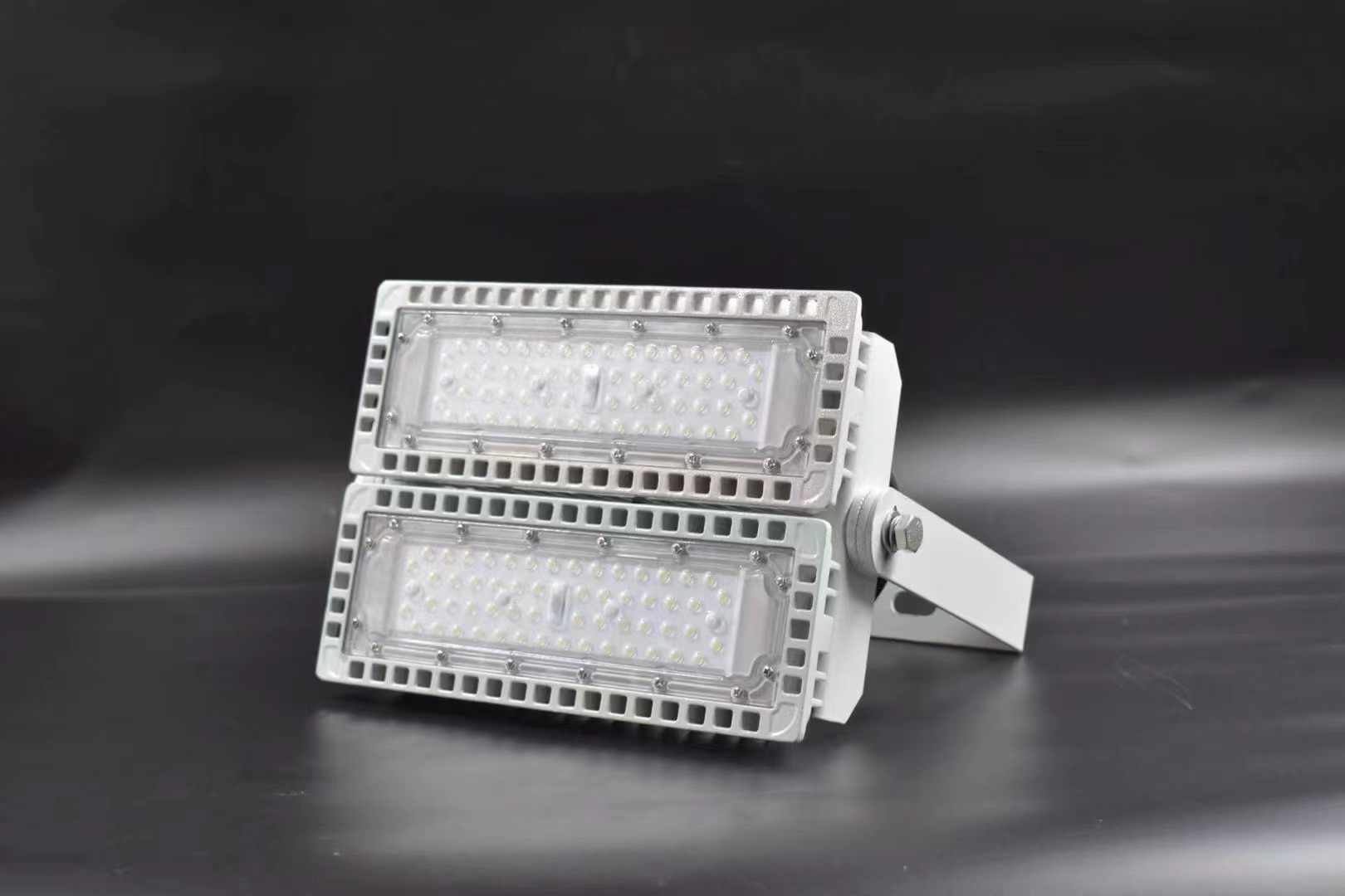  LED防眩泛光灯 用于石油化工制药等易燃易爆场所 量大价低 全国配送