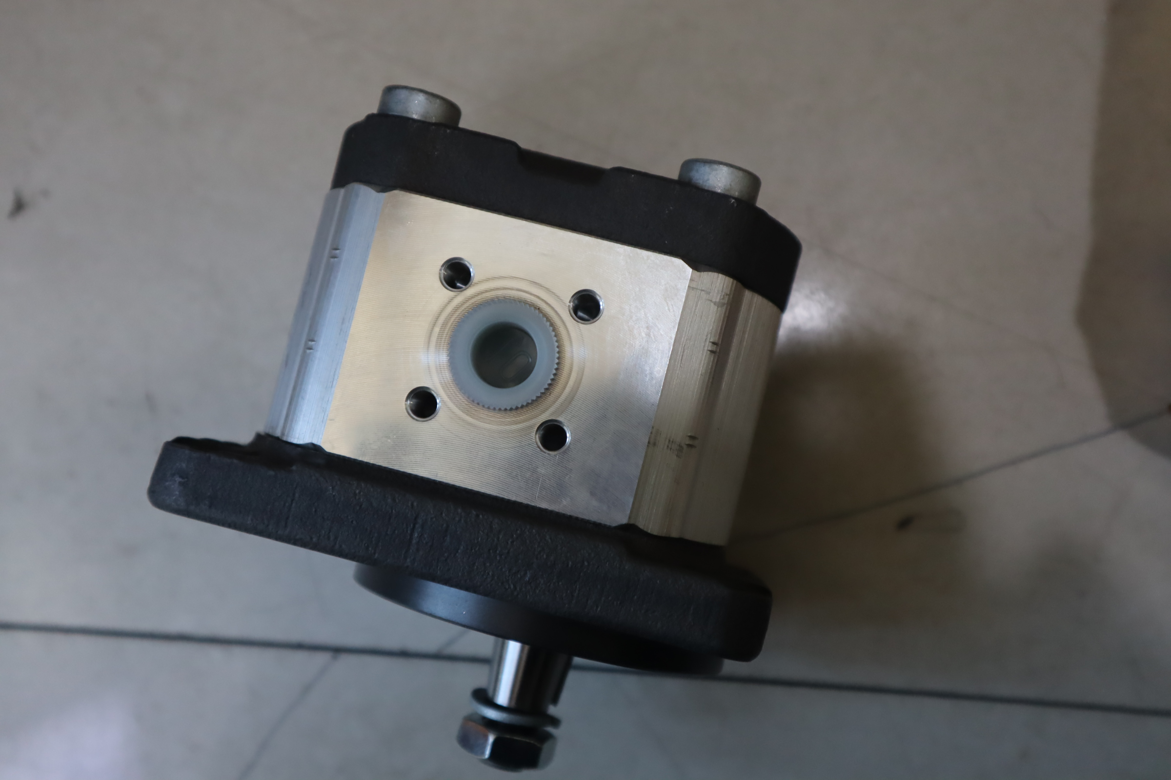 力士乐Rexroth齿轮泵MNR：0510425307 型号 AZPF-11-008LCB20MB