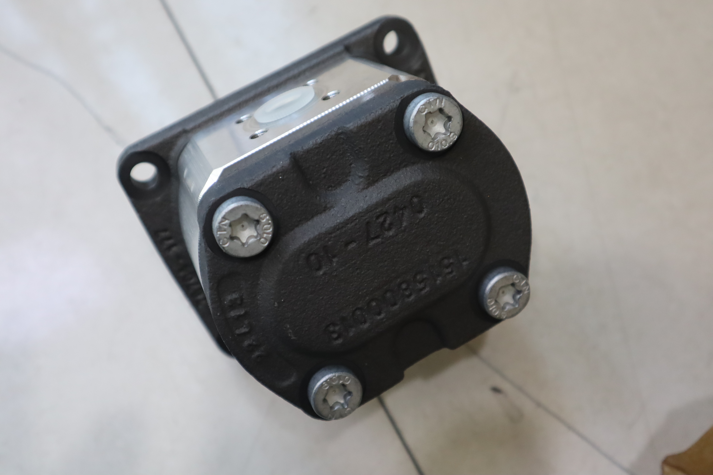 力士乐Rexroth齿轮泵MNR：0510425307 型号 AZPF-11-008LCB20MB