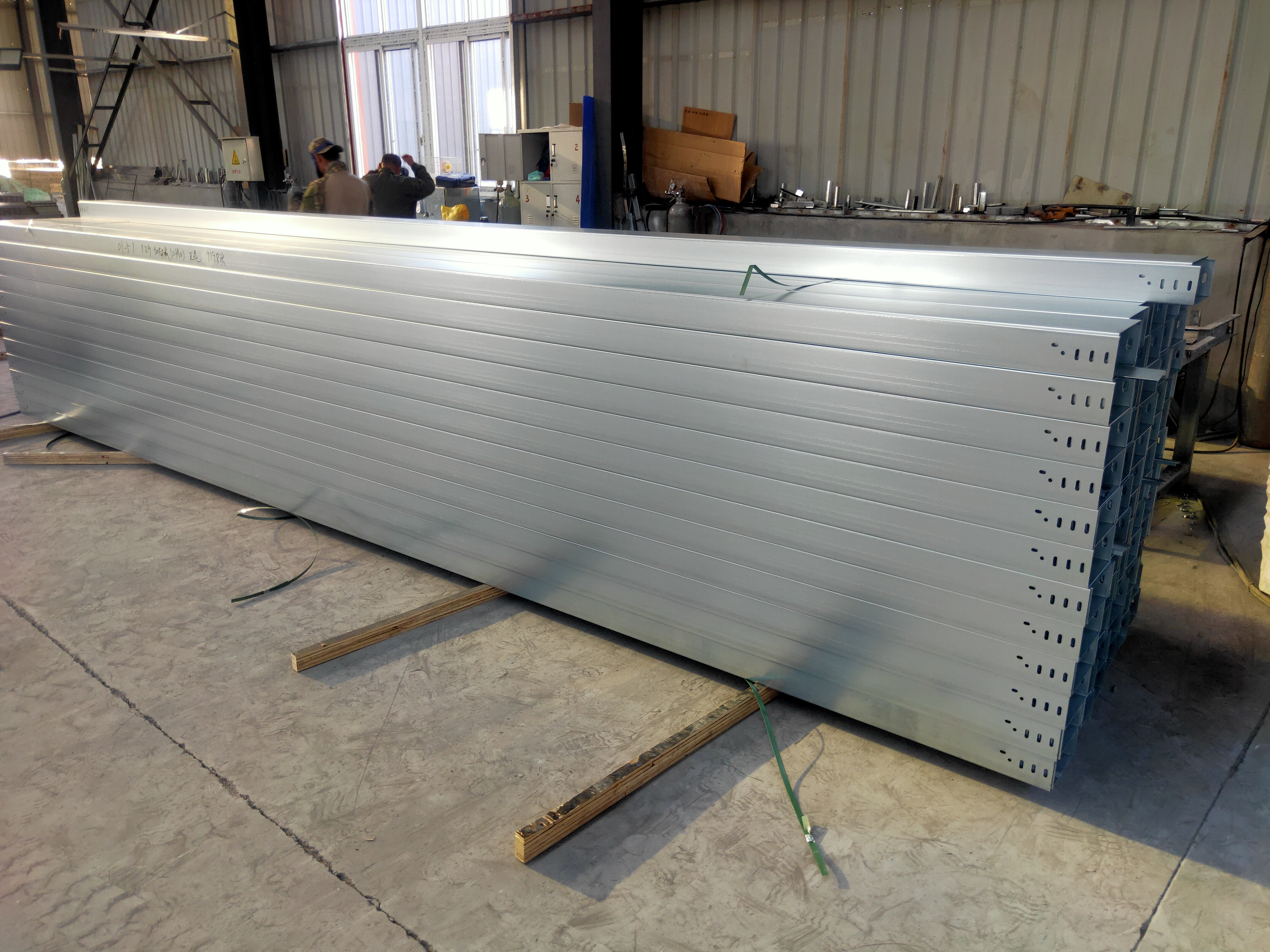 热镀锌大跨距桥架