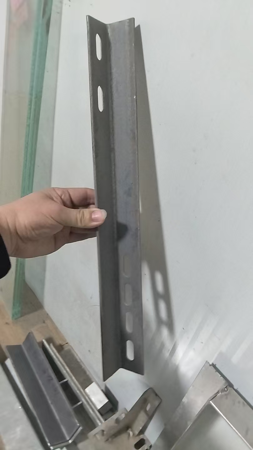 隧道可调角钢立柱