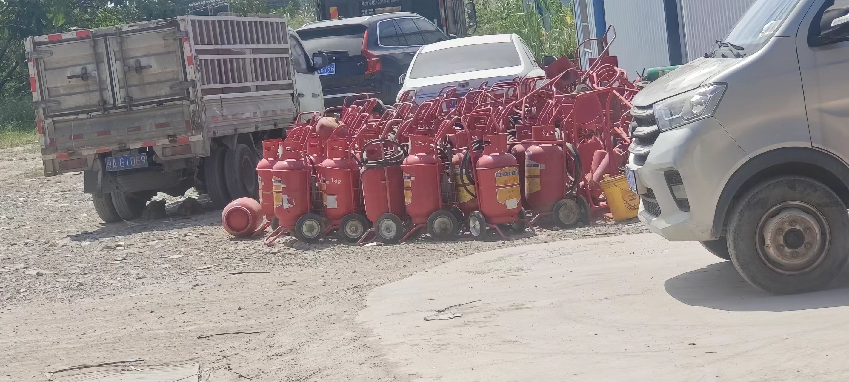 多功能干粉灌装维修服务台 干粉灭火器 充气 回收旧粉 拆卸阀门一体机